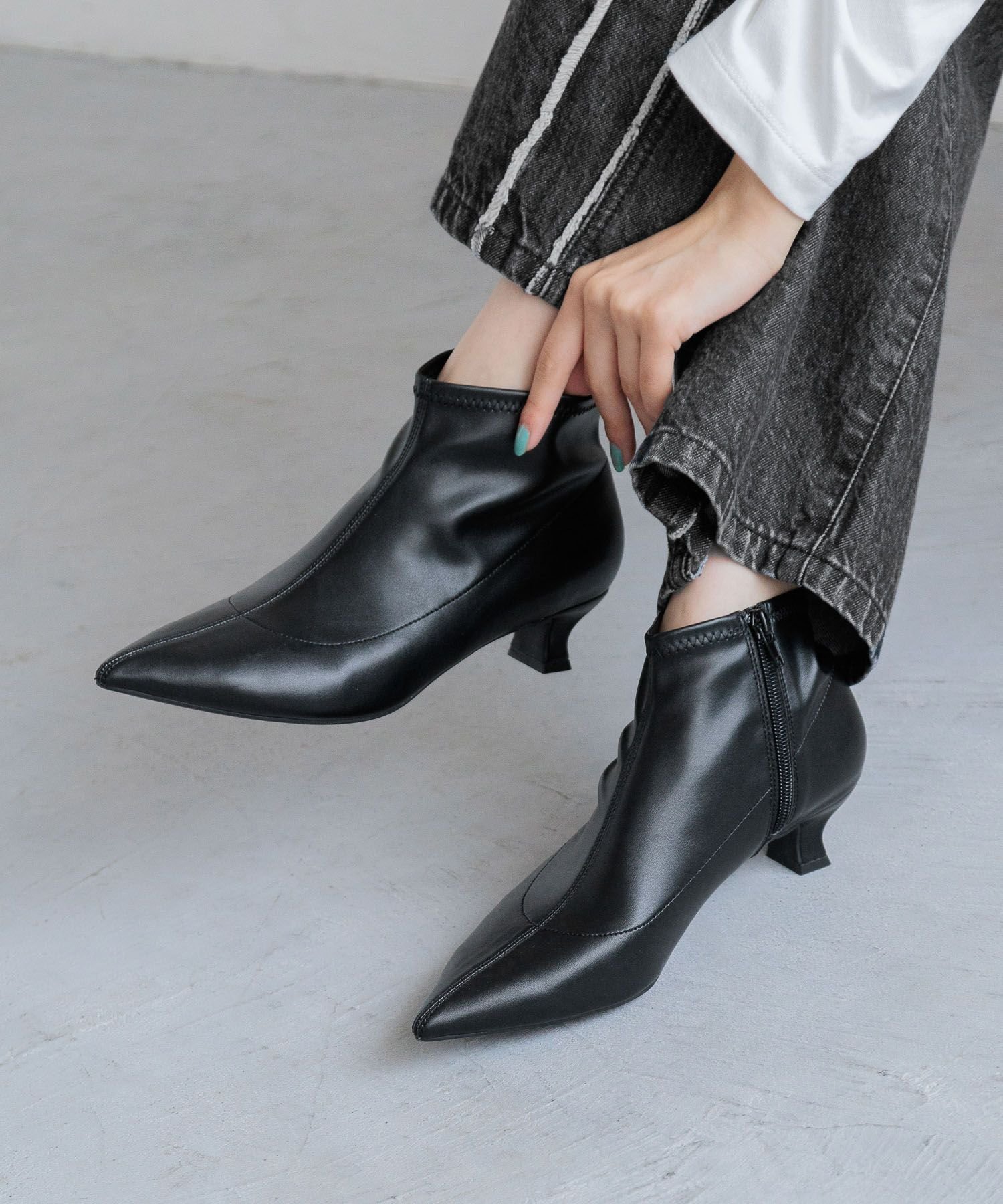 【SALE／30%OFF】LOWRYS FARM ポインテッドブーツ ローリーズファーム シューズ・靴 ブーツ ホワイト シルバー ブラック【送料無料】のサムネイル