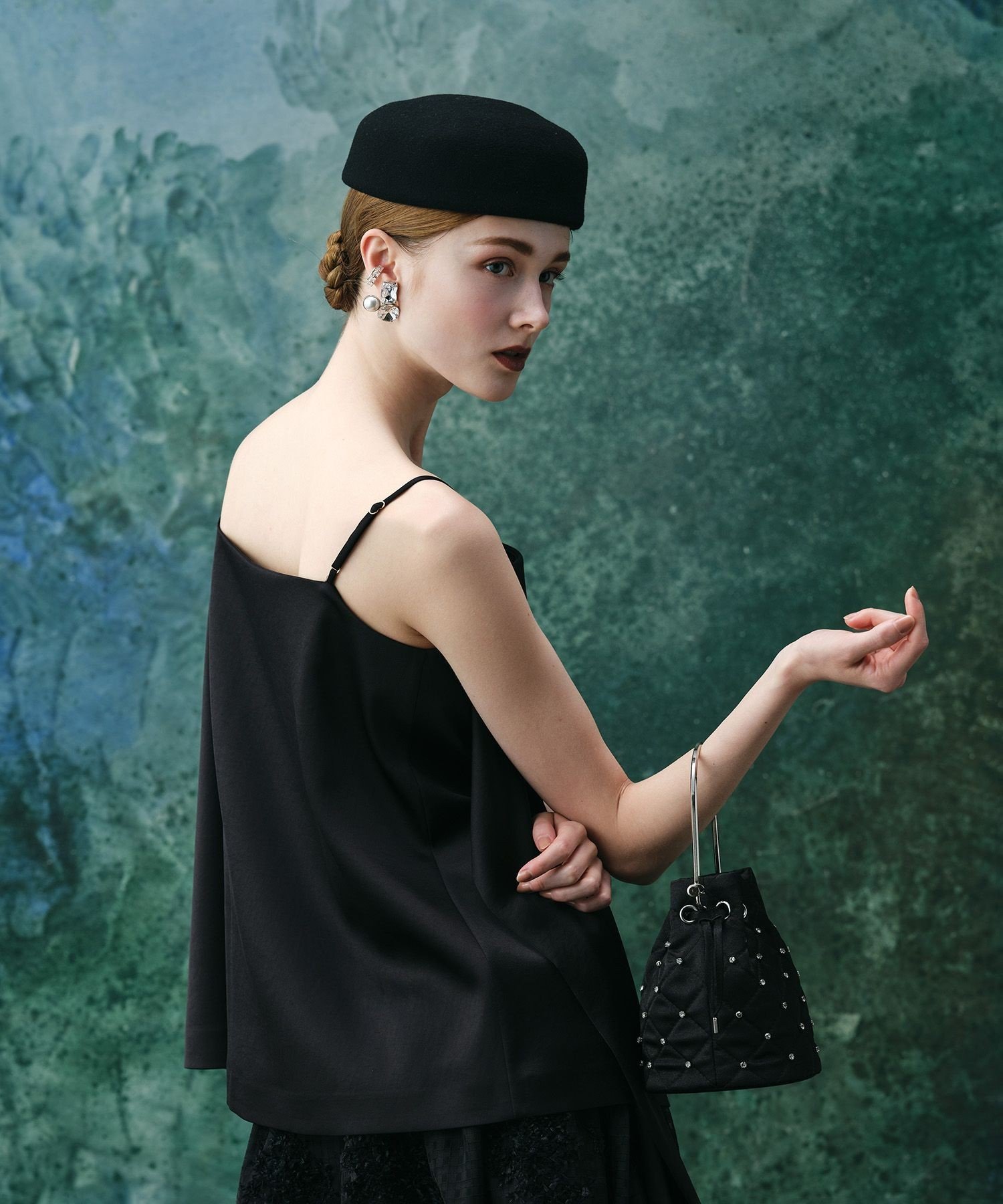 LOULOU WILLOUGHBY キルティングビジュー巾着ショルダーバッグ アルアバイル バッグ ショルダーバッグ ブラック【送料無料】