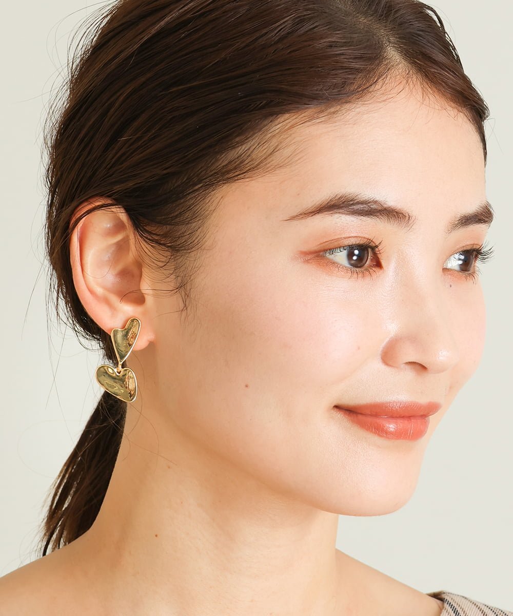 【SALE／30%OFF】a.v.v 変形ハートピアス アー・ヴェ・ヴェ アクセサリー・腕時計 ピアス ゴールド シルバー