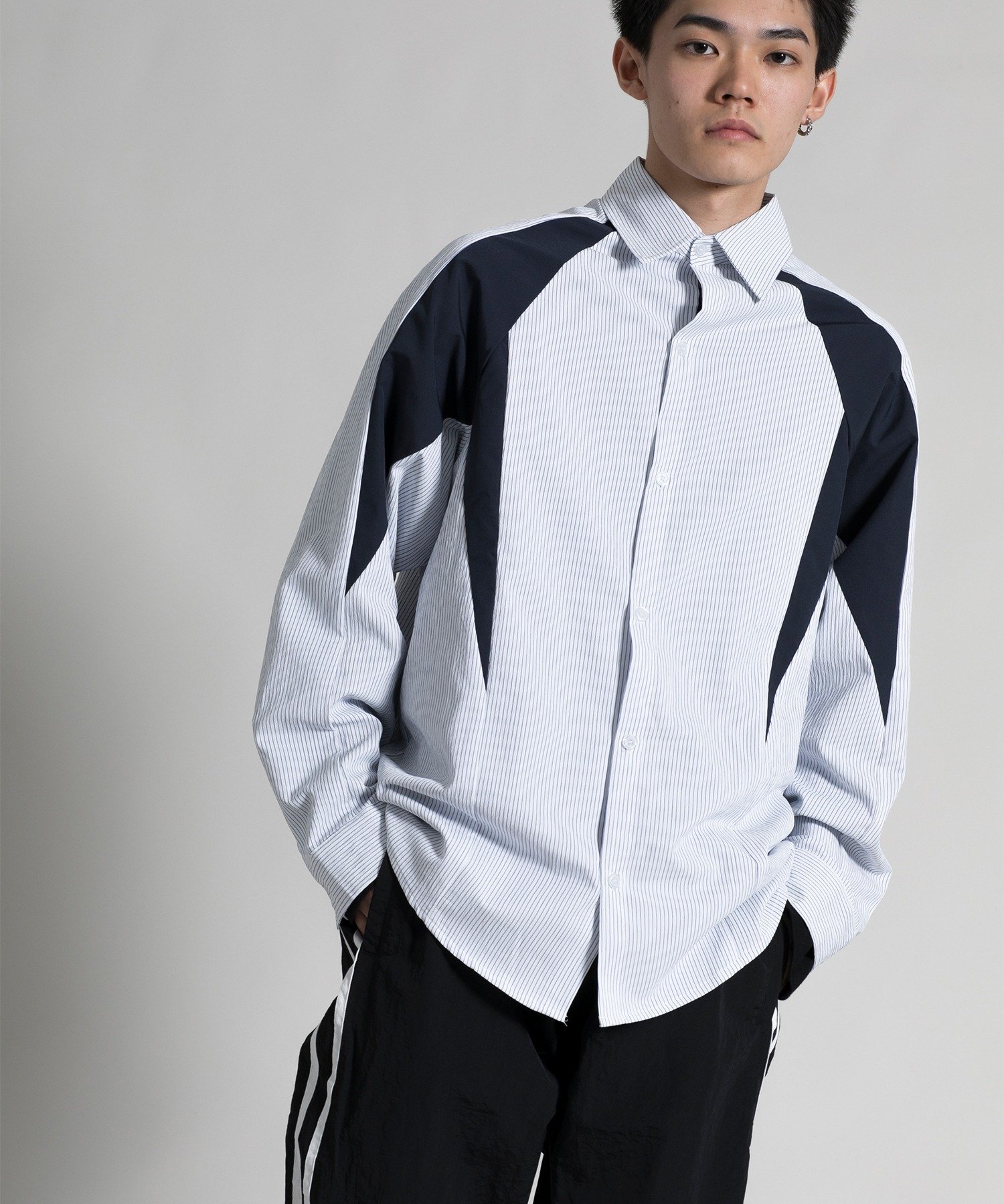 【aimoha neo】 Dynamic Color Block Shirt アイモハ トップス シャツ・ブラウス ブラック ブルー