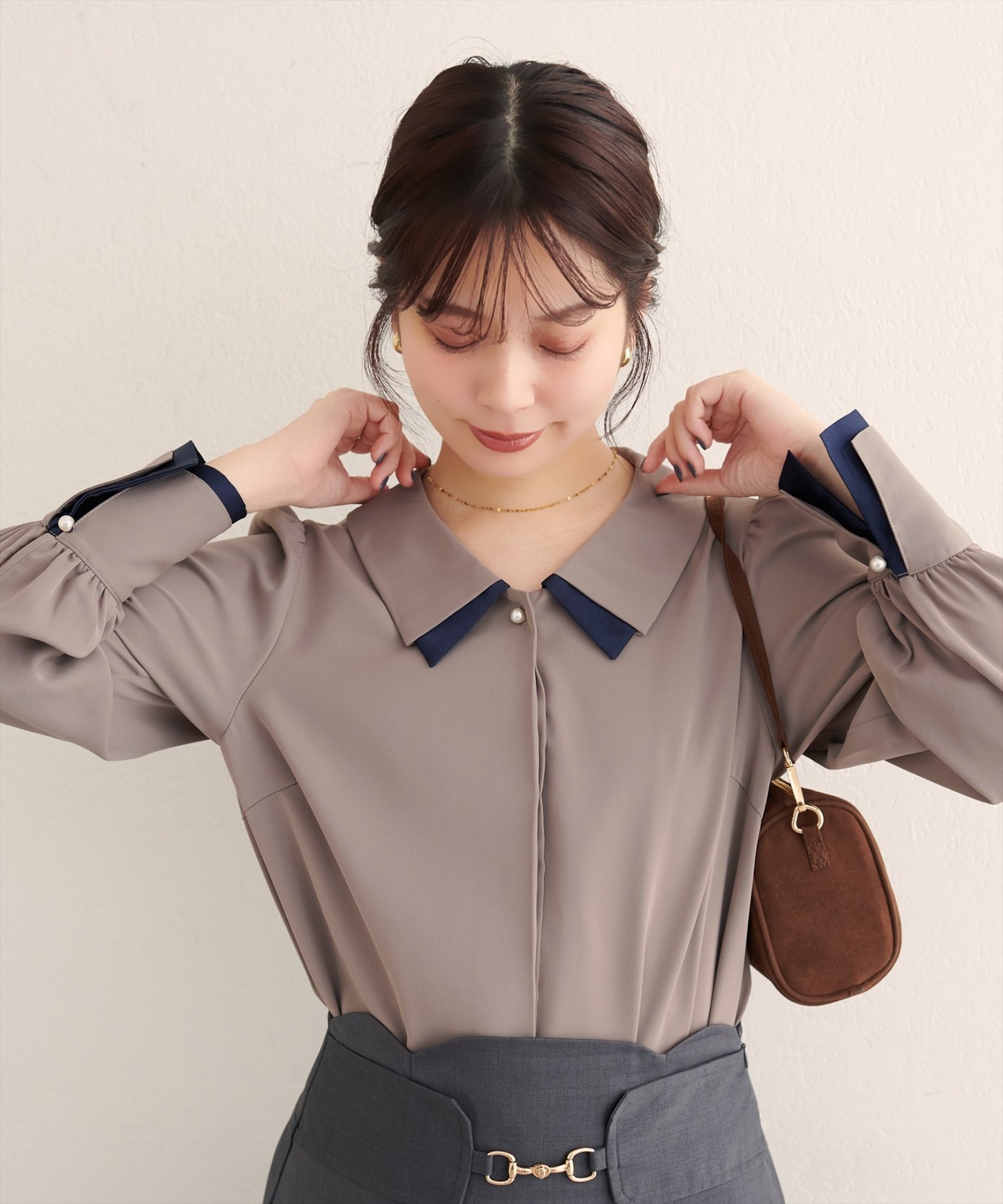 natural couture 【WEB限定】＜osono＞重ね衿配色ブラウス ナチュラルクチュール トップス シャツ・ブラウス ネイビー ブラウン グレー ホワイト【送料無料】のサムネイル