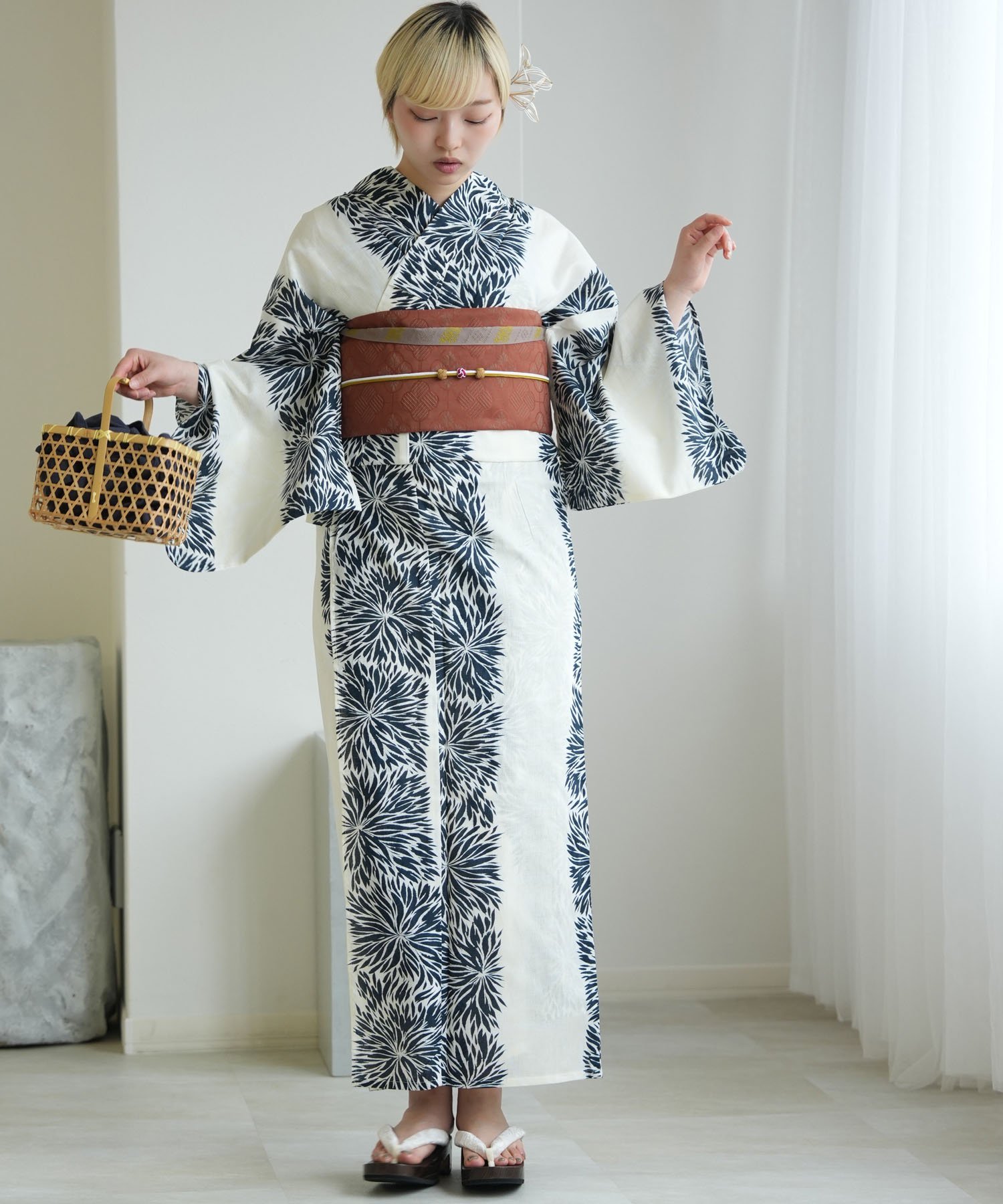 Nico@ntique ニコアンティーク 浴衣 単品 クリーム麻の葉と鉄紺よろけ菊 Fサイズ ウタタネ 着物・浴衣・和装小物 浴衣 ホワイト【送料無料】