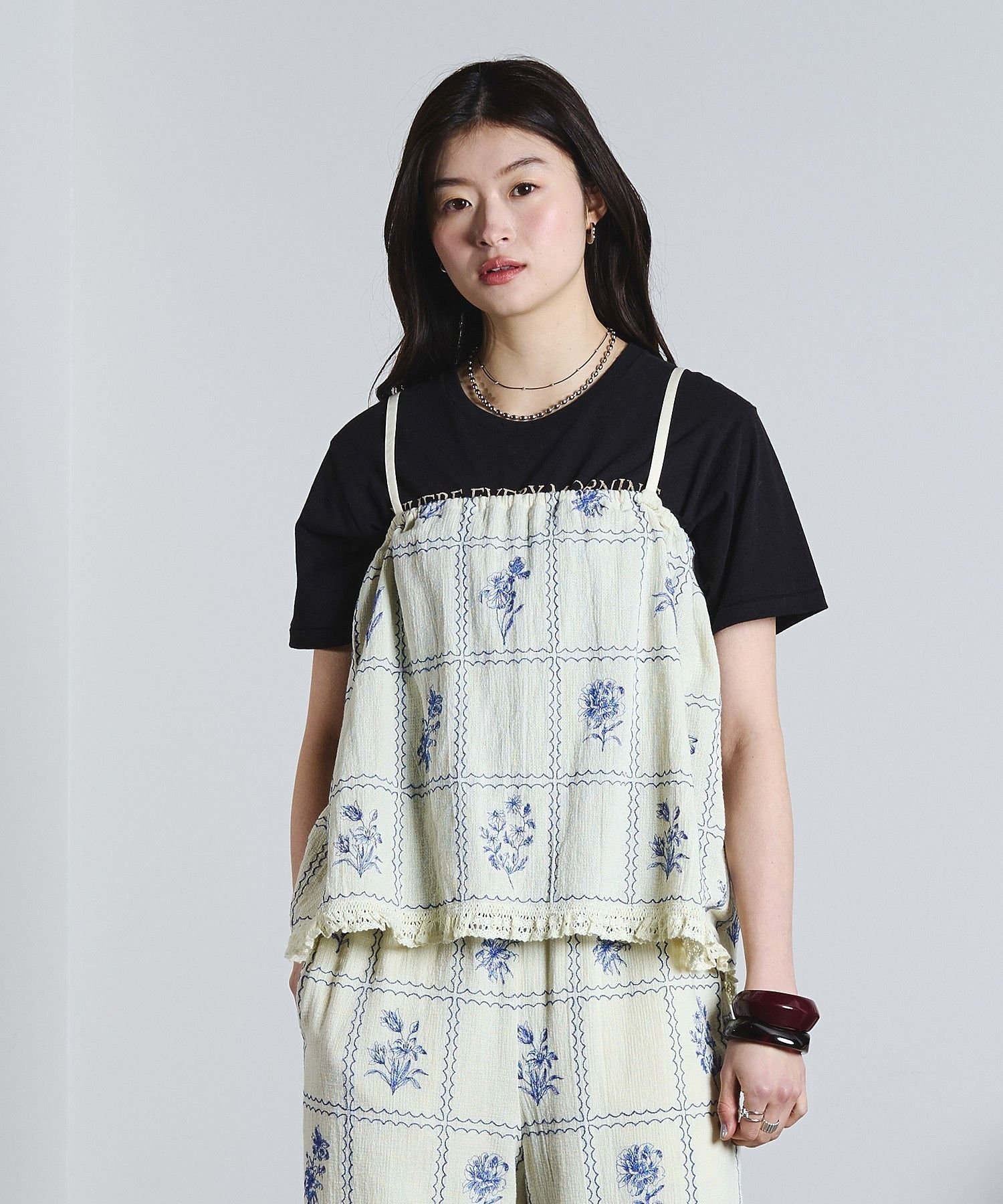 ROSE BUD EMBROIDERY CAMISOLE BLOUSE ローズバッド トップス シャツ・ブラウス ブラック ホワイト