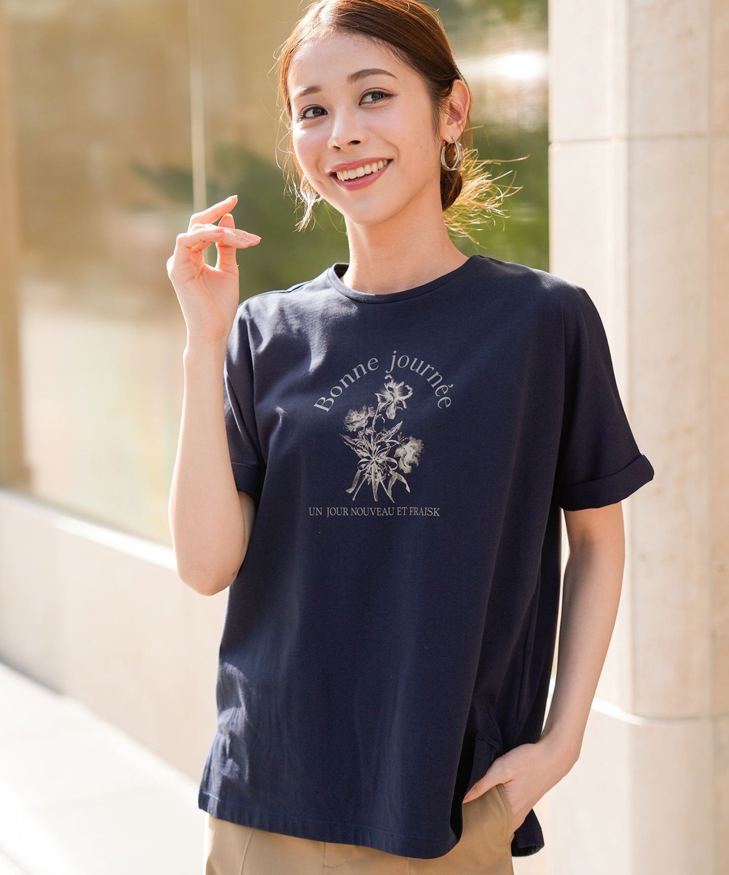 L フラワープリント ロゴTシャツ エニィスィス トップス カットソー・Tシャツ グレー ネイビー ホワイト