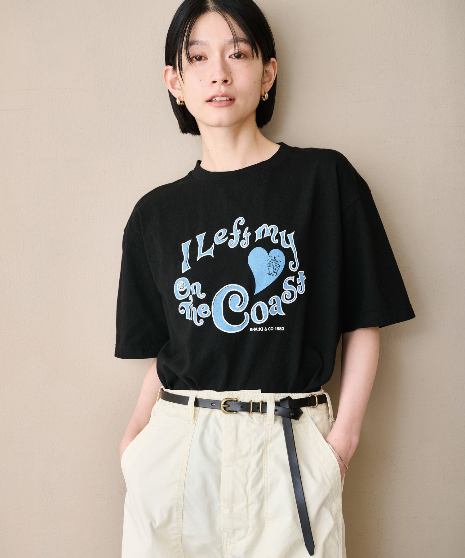 KHA:KI 「KHA:KI / カーキ」BOX TEE -ON THE COAST- ビーアパートメント トップス カットソー・Tシャツ ホワイト ブラック