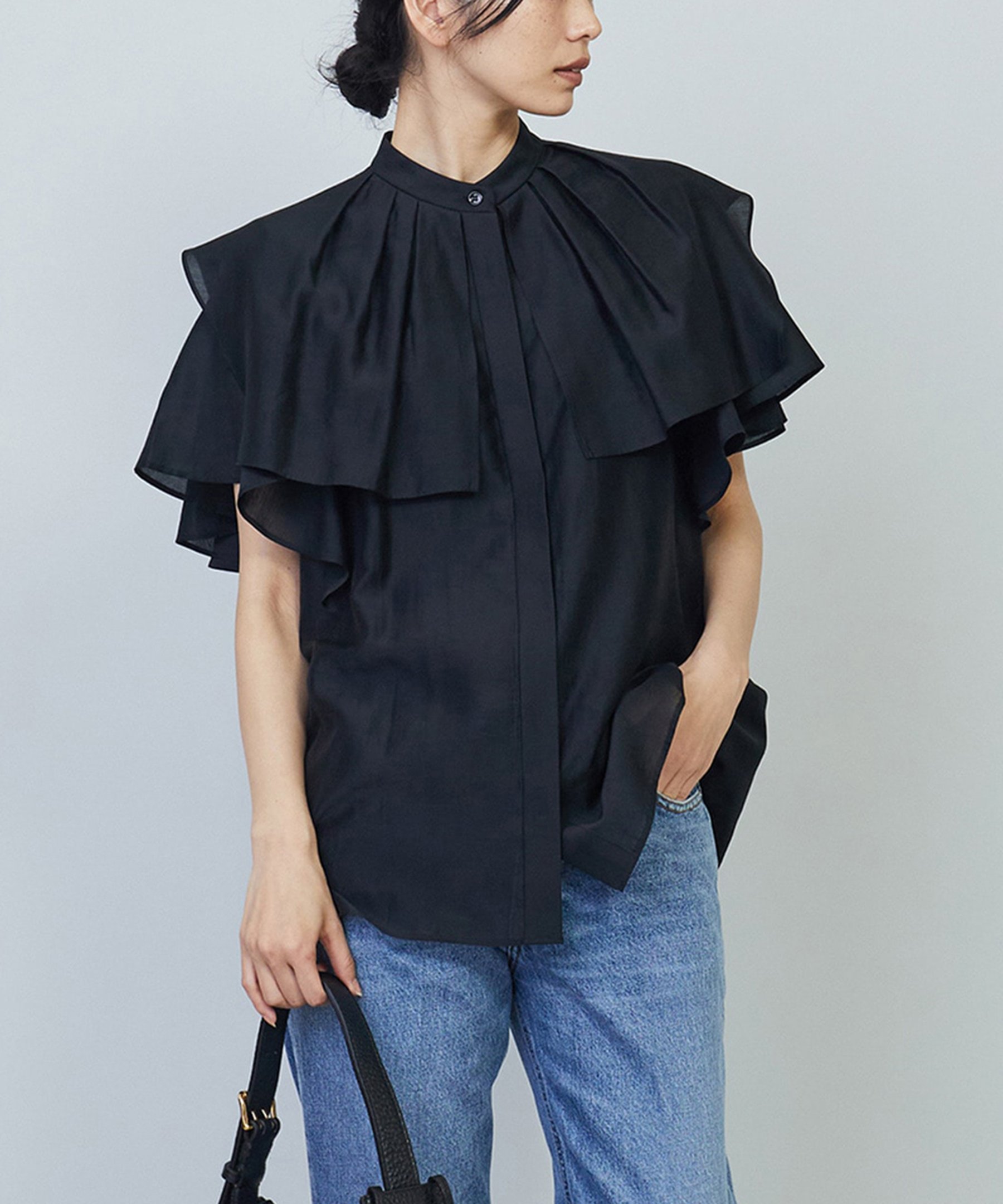 1er Arrondissement 【WEB限定】シアーテンセルラッフルブラウス プルミエアロンディスモン トップス シャツ・ブラウス ブラック ホワイト