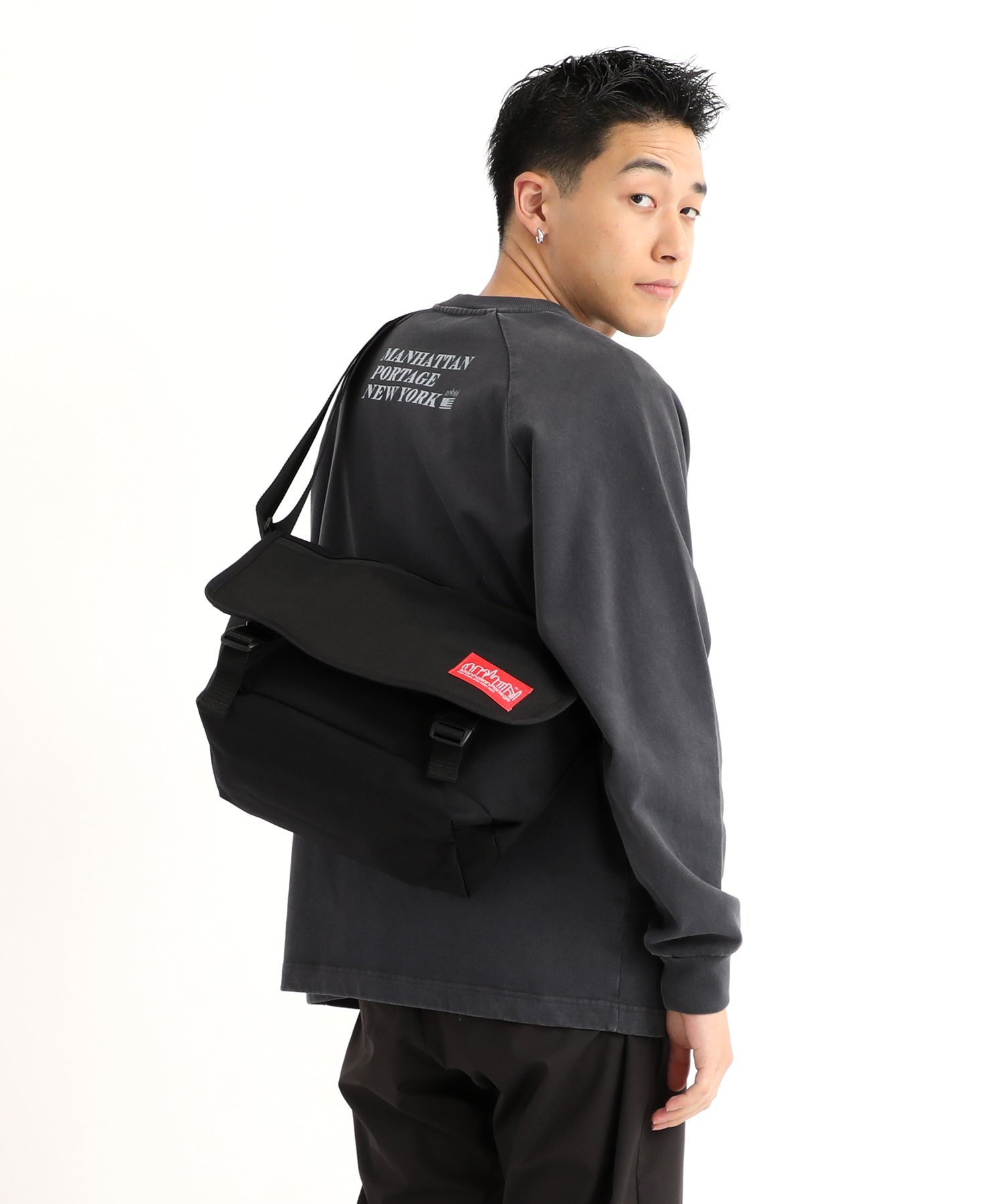 Manhattan Portage 1606JRFZP NY Messenger Bag JR Flap Zipper Pocket マンハッタンポーテージ バッグ メッセンジャーバッグ ブラック