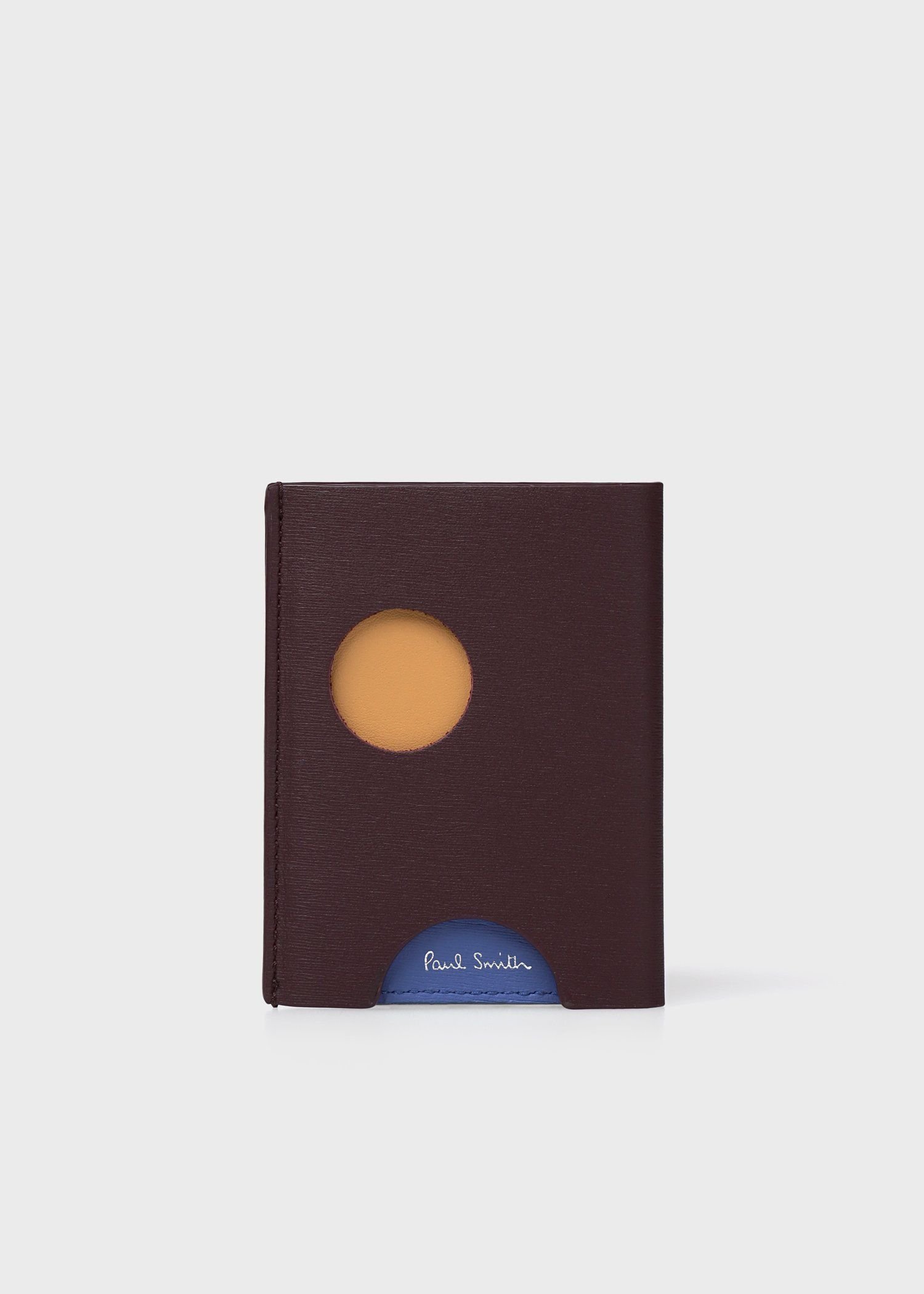 Paul Smith（ポール・スミス）コントラストサークル カードケース【オンラインショップ・一部店舗限定】【コントラストサークル】切り抜かれたコントラストサークルが特徴的な、カードケース。円から覗く色鮮やかなコントラストカラーが、ポール・スミスらしい印象のアイテム。本体には艶のある美しい肌目が特徴の牛革を使用することで、上質でラグジュアリー感のあるテクスチャーに仕上げました。カラーやカッティングディテールにより、オーセンティックなアイテムをモダンに表現したユーモア溢れるデザイン。Paul Smithロゴも程良いアクセントを生み出します。イタリア製※商品が濡れた際はすぐに柔らかい乾いた布で拭き取り風通しの良い場所で陰干ししてください。※色褪せの原因となります為直射日光のあたる場所や店内照明近く等に長時間放置しないでください。※保管時は重ね置きや高温多湿の場所を避け風通しの良い場所に形を整えて保管してください。※市販の防水及び撥水スプレーを使用される場合は、素材をご確認の上ご使用されるスプレーが適応していることを確認し、必ず目立たない箇所でシミ等にならないことをご確認頂きご使用ください。※天然皮革の特性上、色落ちや色移りすることがあります。※特に水分の付着、汗や湿気等を含んだ衣類との摩擦や密着等による色落ちや色移りにご注意ください。型番：4539058178-690-F SR0027【採寸】F (free)：縦9.5cm、横7.3cm、厚み1.0cm商品のサイズについて【商品詳細】-素材：表地: 牛革サイズ：F (free)※画面上と実物では多少色具合が異なって見える場合もございます。ご了承ください。商品のカラーについてPaul Smith（ポール・スミス）コントラストサークル カードケース【オンラインショップ・一部店舗限定】【コントラストサークル】切り抜かれたコントラストサークルが特徴的な、カードケース。円から覗く色鮮やかなコントラストカラーが、ポール・スミスらしい印象のアイテム。本体には艶のある美しい肌目が特徴の牛革を使用することで、上質でラグジュアリー感のあるテクスチャーに仕上げました。カラーやカッティングディテールにより、オーセンティックなアイテムをモダンに表現したユーモア溢れるデザイン。Paul Smithロゴも程良いアクセントを生み出します。イタリア製※商品が濡れた際はすぐに柔らかい乾いた布で拭き取り風通しの良い場所で陰干ししてください。※色褪せの原因となります為直射日光のあたる場所や店内照明近く等に長時間放置しないでください。※保管時は重ね置きや高温多湿の場所を避け風通しの良い場所に形を整えて保管してください。※市販の防水及び撥水スプレーを使用される場合は、素材をご確認の上ご使用されるスプレーが適応していることを確認し、必ず目立たない箇所でシミ等にならないことをご確認頂きご使用ください。※天然皮革の特性上、色落ちや色移りすることがあります。※特に水分の付着、汗や湿気等を含んだ衣類との摩擦や密着等による色落ちや色移りにご注意ください。型番：4539058178-690-F SR0027【採寸】F (free)：縦9.5cm、横7.3cm、厚み1.0cm商品のサイズについて【商品詳細】-素材：表地: 牛革サイズ：F (free)※画面上と実物では多少色具合が異なって見える場合もございます。ご了承ください。商品のカラーについて