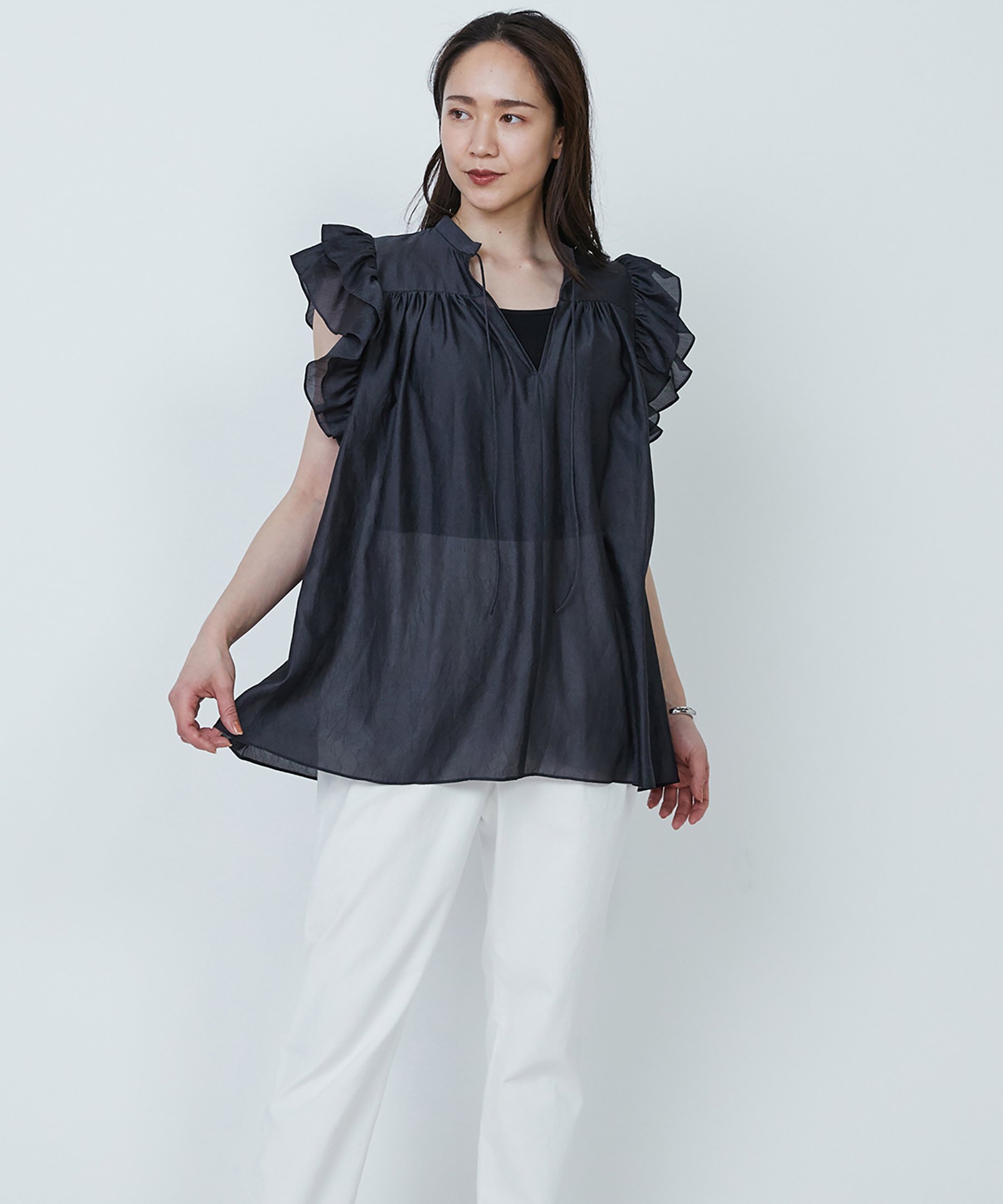1er Arrondissement 【WEB限定】ワッシャーサテンフリルスリーブブラウス プルミエアロンディスモン トップス シャツ・ブラウス ブラック ブラウン