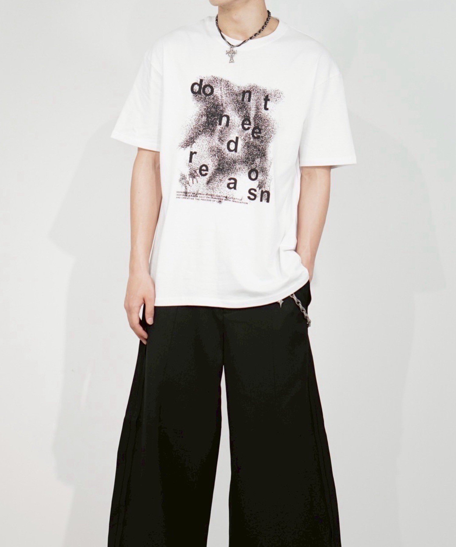 + 【Chikashitsu +】gradation logo graphic t-shirt ネバーマインドザエックスユー／チカシツプラス トップス カットソー・Tシャツ ブラック グレー ホワイト