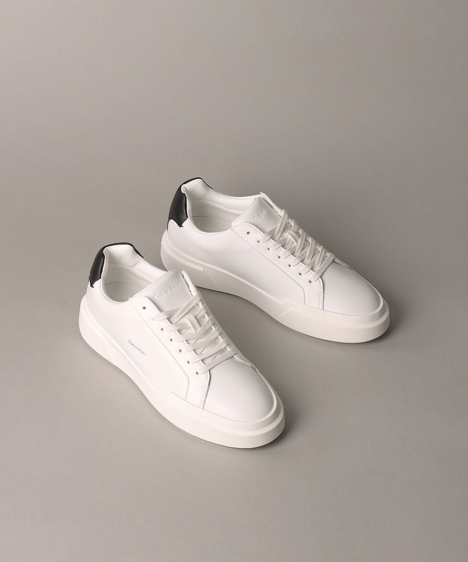 ★週末限定価格★厚底　CKロゴ　カルバンクラインジーンズスニーカー　新品 CALVIN KLEIN JEANS☆プラットフォーム スニーカー☆WHITE/BLACK