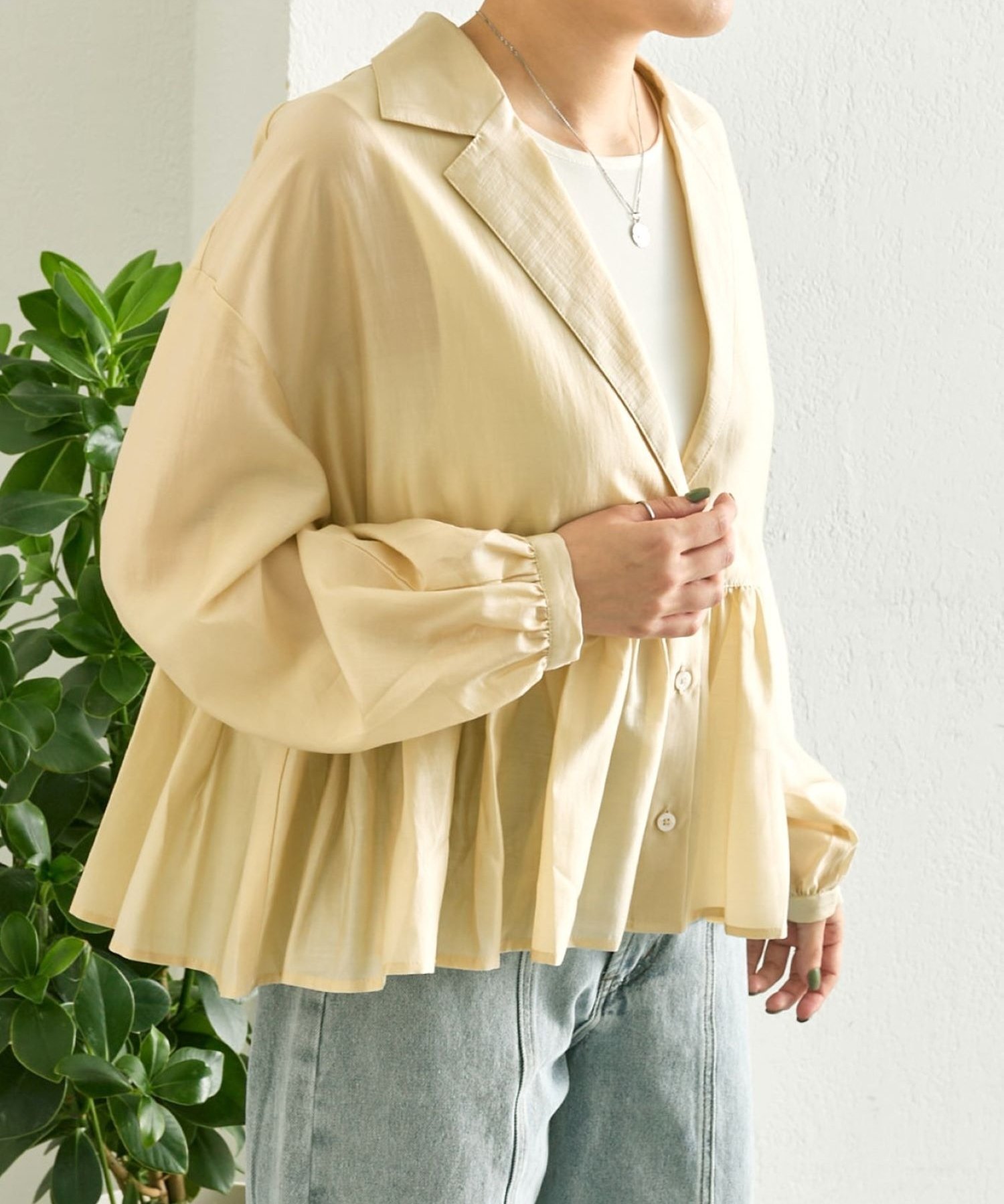 フリルジャケット【SUM1 STYLE】 イア パピヨネ トップス シャツ・ブラウス ブラック ベージュ