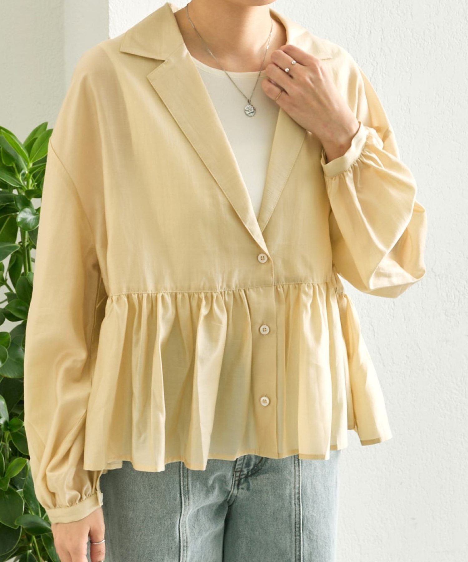 フリルジャケット【SUM1 STYLE】 イア パピヨネ トップス シャツ・ブラウス ブラック ベージュ