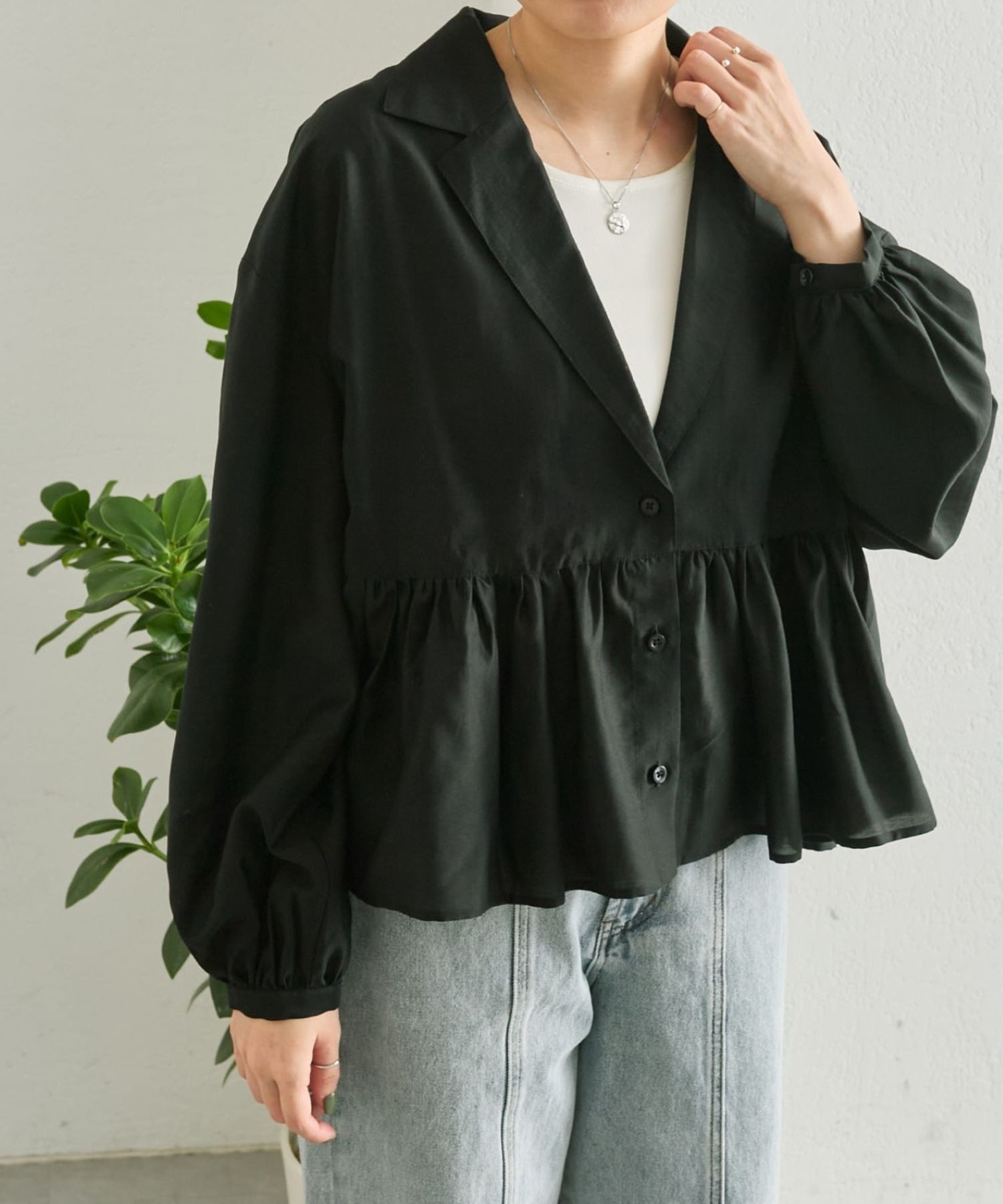 フリルジャケット【SUM1 STYLE】 イア パピヨネ トップス シャツ・ブラウス ブラック ベージュ