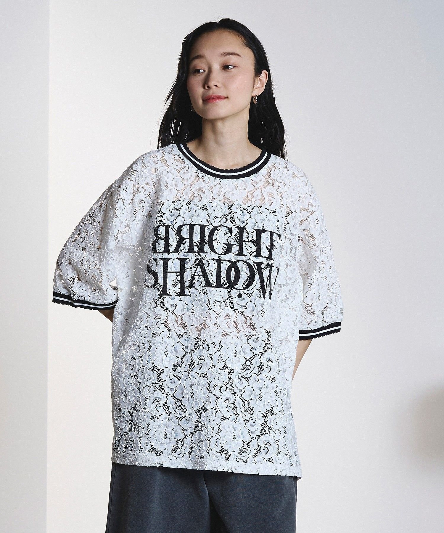 ROSE BUD LACE LOGO TEE ローズバッド トップス カットソー・Tシャツ ホワイト ブラック