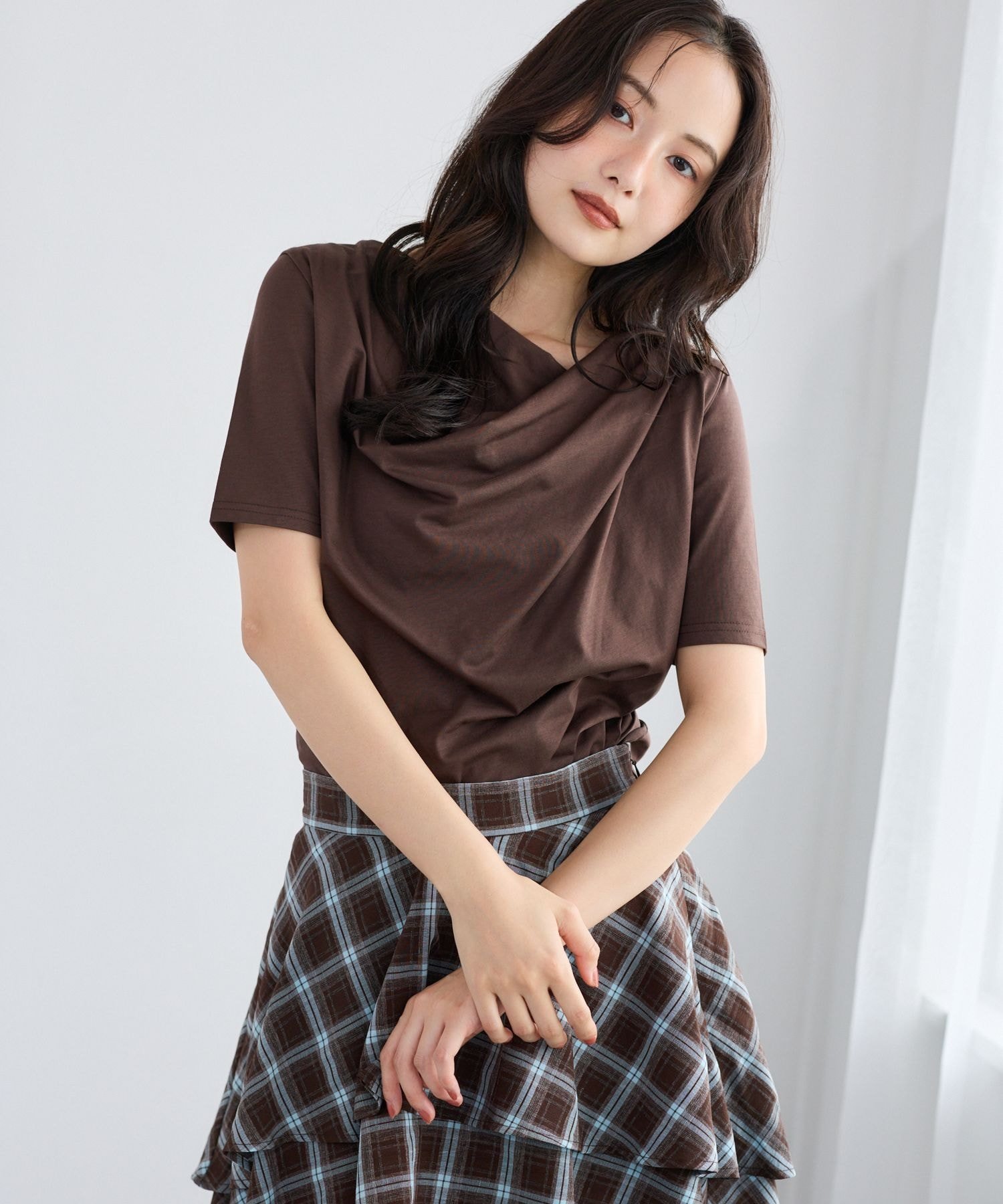 mysty woman 【ドット柄有】ドレープカットソー半袖 ミスティウーマン トップス カットソー・Tシャツ ホワイト ブラウン