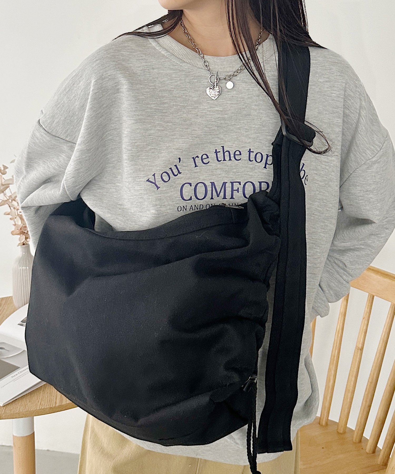 【SALE／28%OFF】CLEA ドローコードギャザーキャンバスショルダーバッグ アウトフィッターラボ バッグ ショルダーバッグ カーキグリーン ブラック ホワイト