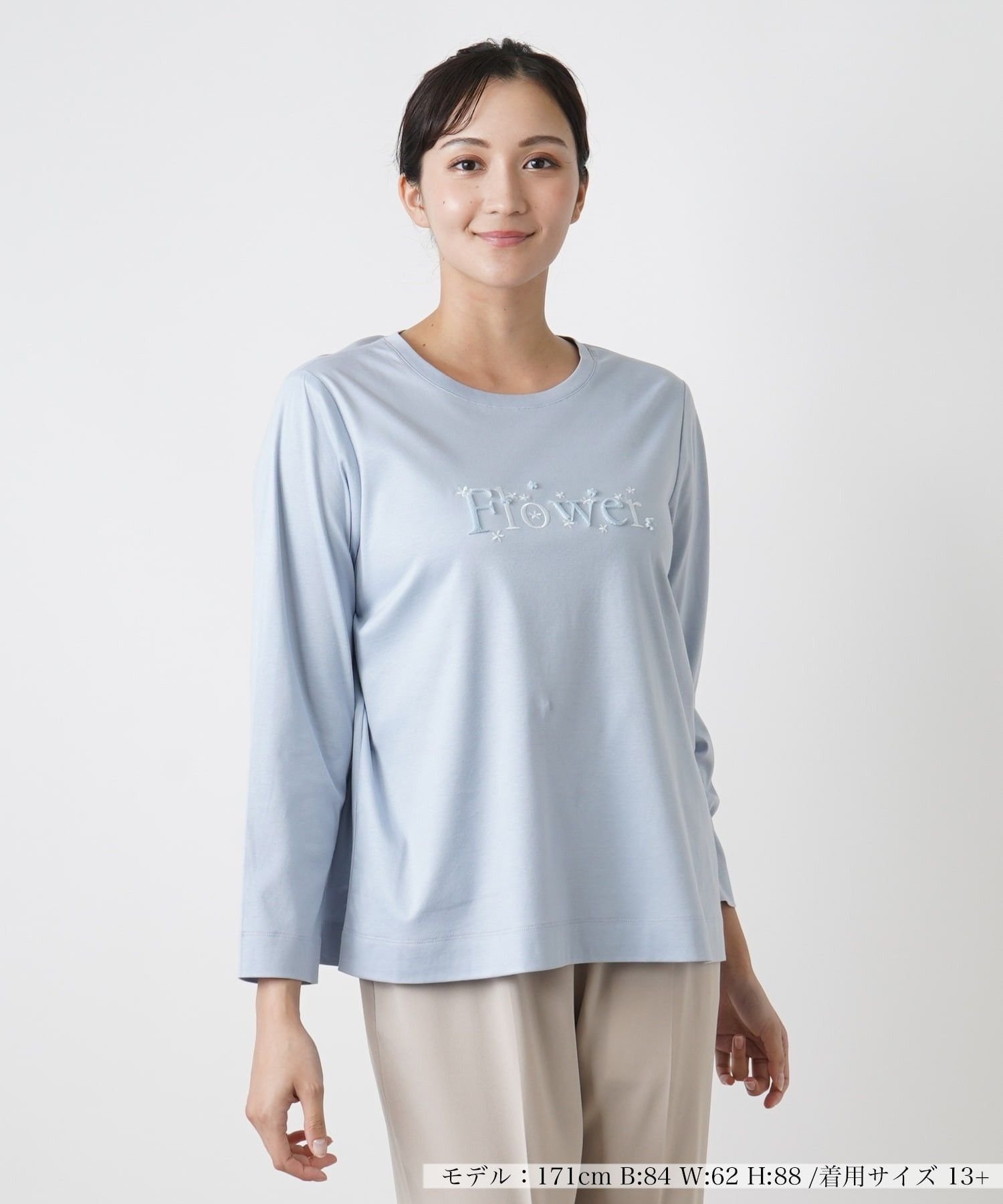 Leilian PLUS HOUSE フラワーロゴカットソー レリアン プラスハウス トップス カットソー・Tシャツ ホワイト ブラック
