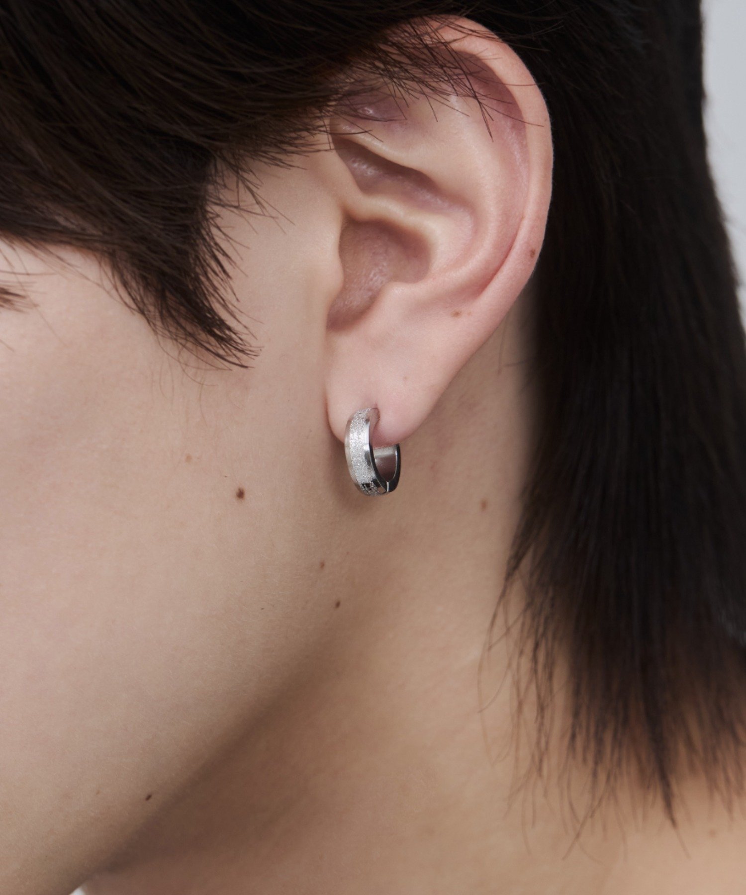 【SALE／20%OFF】WYZ 【 金属アレルギー対応 】梨地フープイヤリング サージカルステンレス(両耳用) シーテ アクセサリー・腕時計 イヤリング・イヤーカフ シルバー ブラック