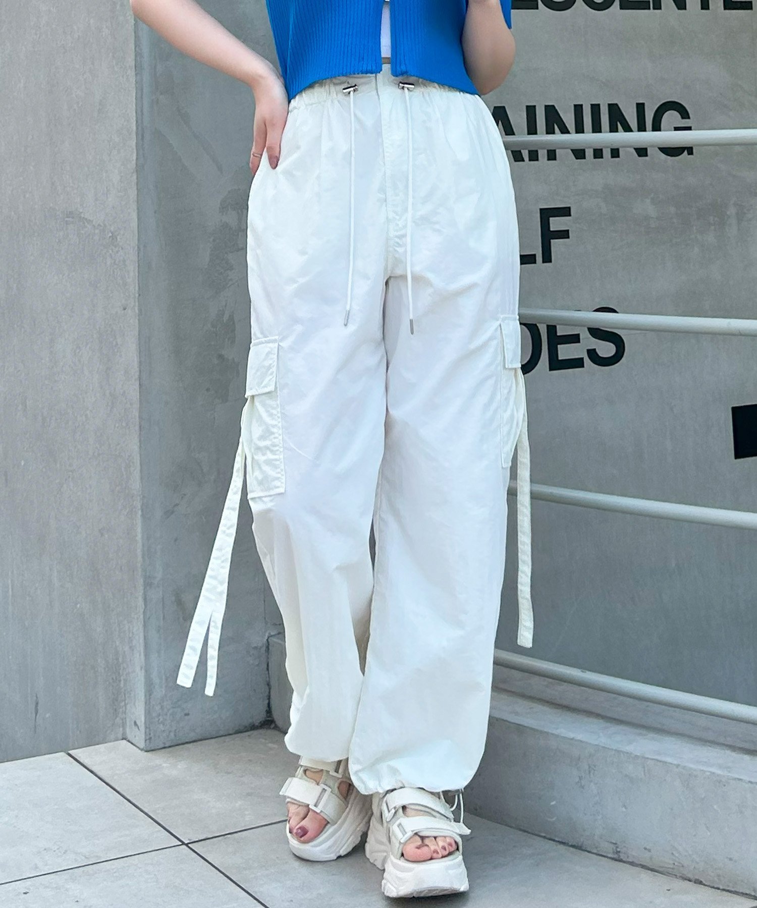 【SALE／7%OFF】INGNI サイドストラップNyカーゴ/PT イング パンツ カーゴパンツ ホワイト カーキ ブラック ピンクのサムネイル