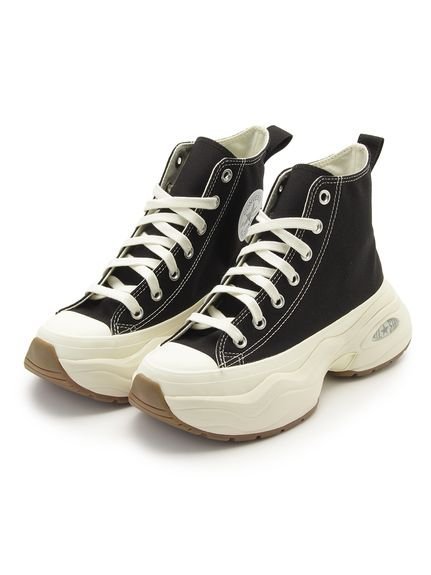 emmi（エミ）【CONVERSE】ALS SURGETRAINER HIオールスターに、ボリュームのある厚底ソールを掛け合わせたモデル。ハイカットデザインも相まって、存在感のある足元を演出。クッション性に優れた機能素材を採用し、履き心地にもこだわっています。※照明の関係により、実際よりも色味が違って見える場合があります。またパソコン・スマートフォンなどの環境により、若干製品と画像のカラーが異なる場合もございます。予めご了承ください。商品の色味は、商品単品画像をご参照下さい。※配送時の状況により、箱が破損している場合がございますので予めご了承下さい。型番：31314831-Lb-3V PG3039【採寸】サイズソールヒール甲幅重さ(片足)233.8cm4.2cm8.5cm約493g23.53.8cm4.2cm8.5cm約493g243.8cm4.2cm8.7cm約493g24.53.8cm4.2cm8.7cm約493g商品のサイズについて【商品詳細】カンボジア素材：UPPER・LINING:TEXTILE/OUTSOLE:RUBBERサイズ：23[40]、23.5[41]、24[42]、24.5[43]※画面上と実物では多少色具合が異なって見える場合もございます。ご了承ください。商品のカラーについてemmi（エミ）【CONVERSE】ALS SURGETRAINER HIオールスターに、ボリュームのある厚底ソールを掛け合わせたモデル。ハイカットデザインも相まって、存在感のある足元を演出。クッション性に優れた機能素材を採用し、履き心地にもこだわっています。※照明の関係により、実際よりも色味が違って見える場合があります。またパソコン・スマートフォンなどの環境により、若干製品と画像のカラーが異なる場合もございます。予めご了承ください。商品の色味は、商品単品画像をご参照下さい。※配送時の状況により、箱が破損している場合がございますので予めご了承下さい。型番：31314831-Lb-3V PG3039【採寸】サイズソールヒール甲幅重さ(片足)233.8cm4.2cm8.5cm約493g23.53.8cm4.2cm8.5cm約493g243.8cm4.2cm8.7cm約493g24.53.8cm4.2cm8.7cm約493g商品のサイズについて【商品詳細】カンボジア素材：UPPER・LINING:TEXTILE/OUTSOLE:RUBBERサイズ：23[40]、23.5[41]、24[42]、24.5[43]※画面上と実物では多少色具合が異なって見える場合もございます。ご了承ください。商品のカラーについて