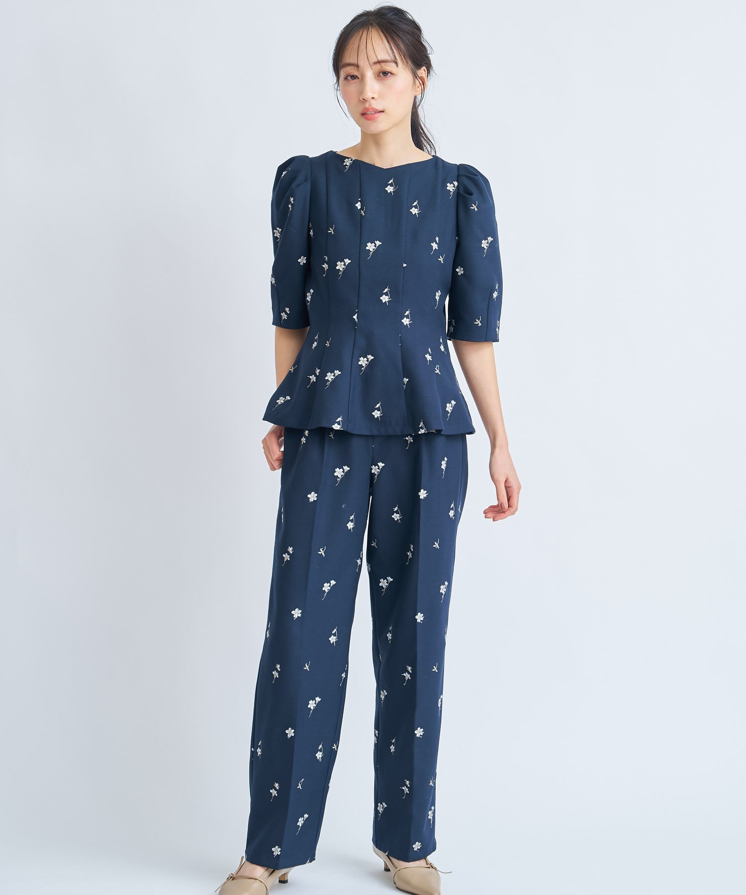 Noela 【Premium】フラワー刺繍パンツ ノエラ パンツ その他のパンツ ベージュ ネイビー