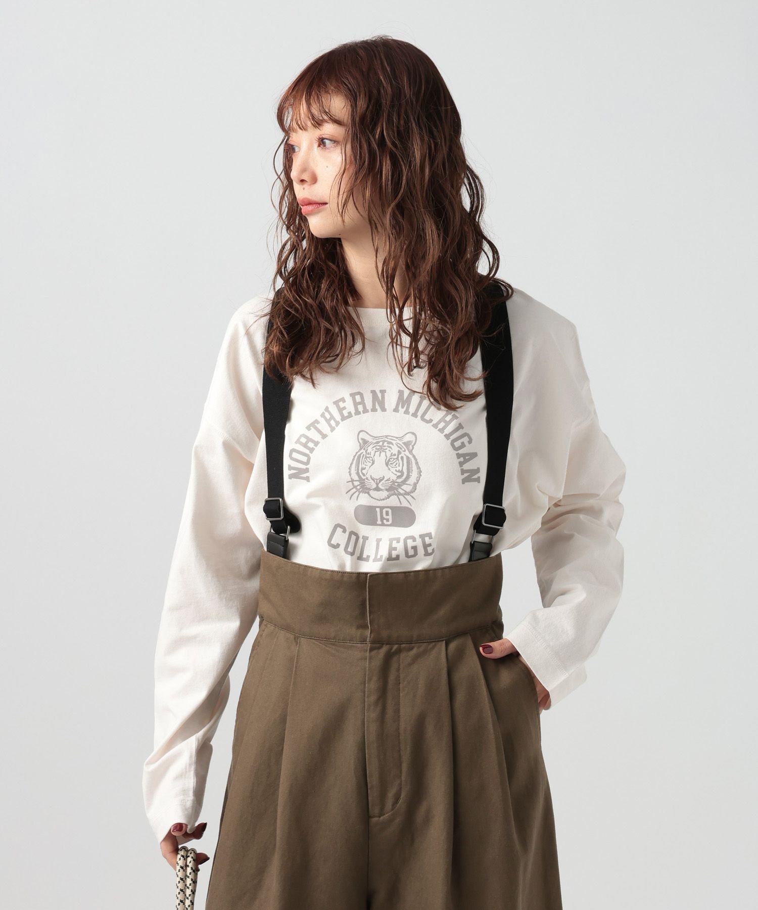 [ヴィンテージ感のある風合い]ピグメントロゴロンT ベイフロー トップス カットソー・Tシャツ レッド ベージュ グレー ネイビー ホワイト ブルー