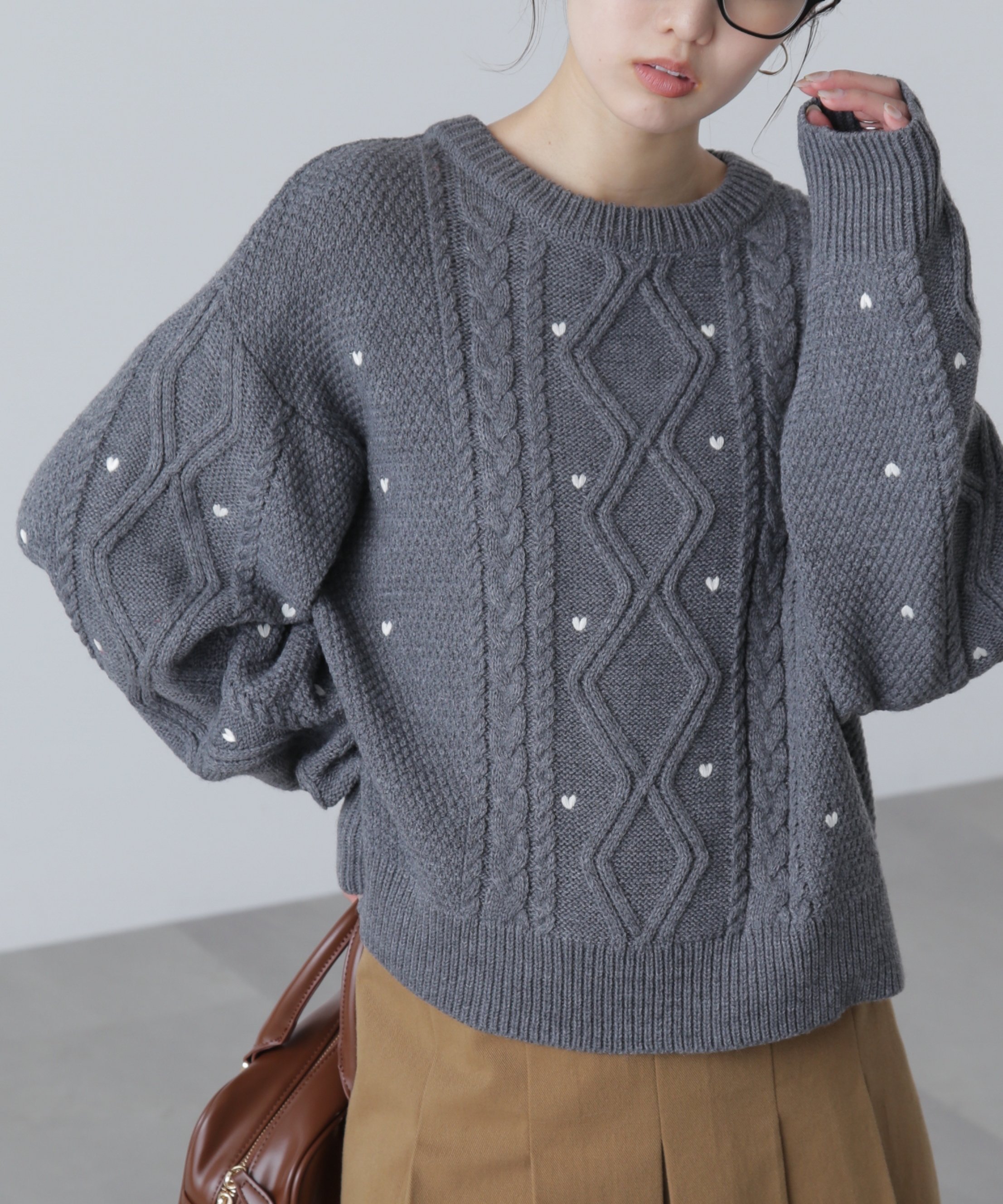 ハート刺繍ケーブルニット フリーズ マート トップス ニット ホワイト グレー レッド