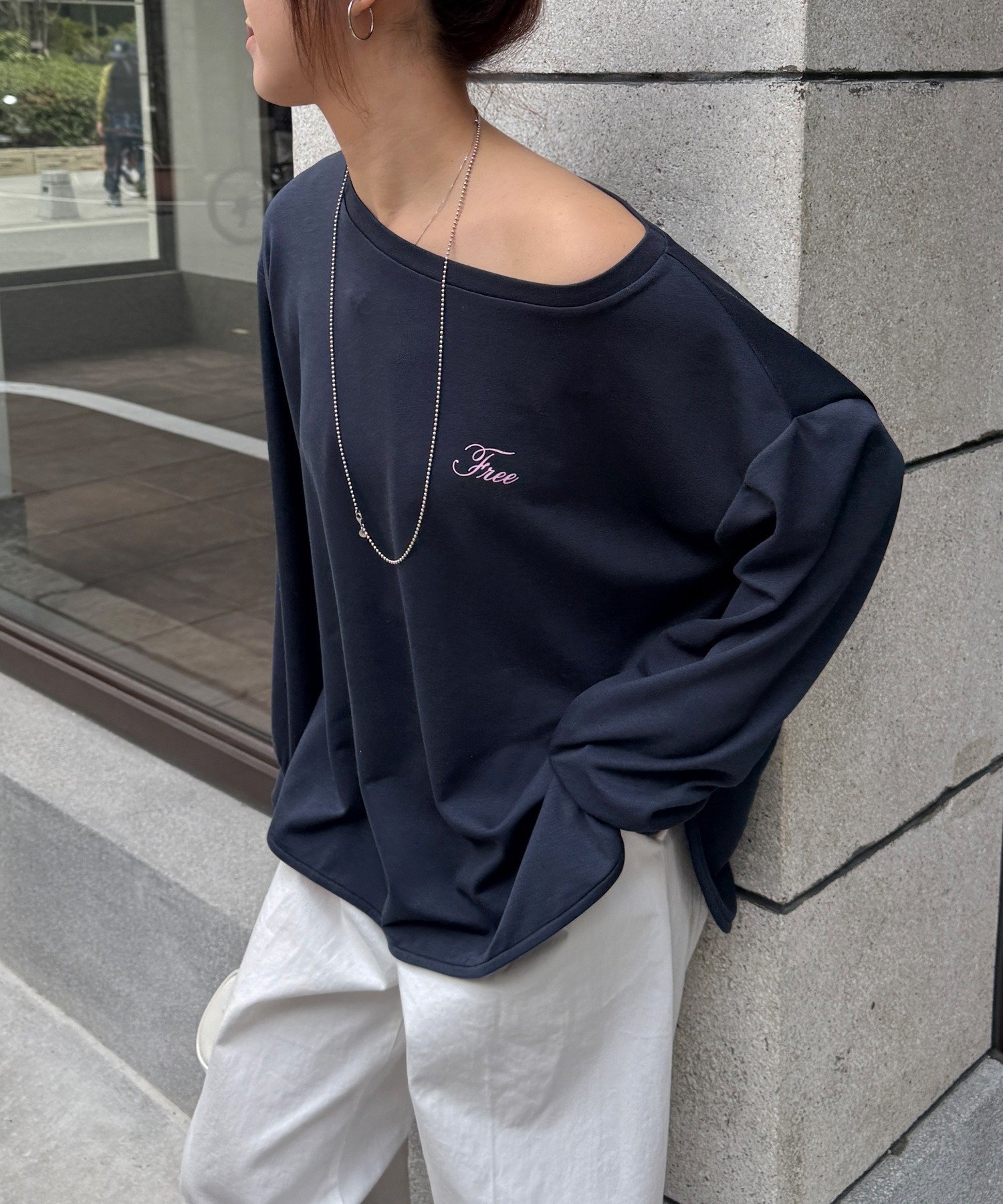 【インフルエンサーSAKURA企画】ミニダンボールロゴロンTEE ドゥドゥ トップス カットソー・Tシャツ ネイビー ホワイト