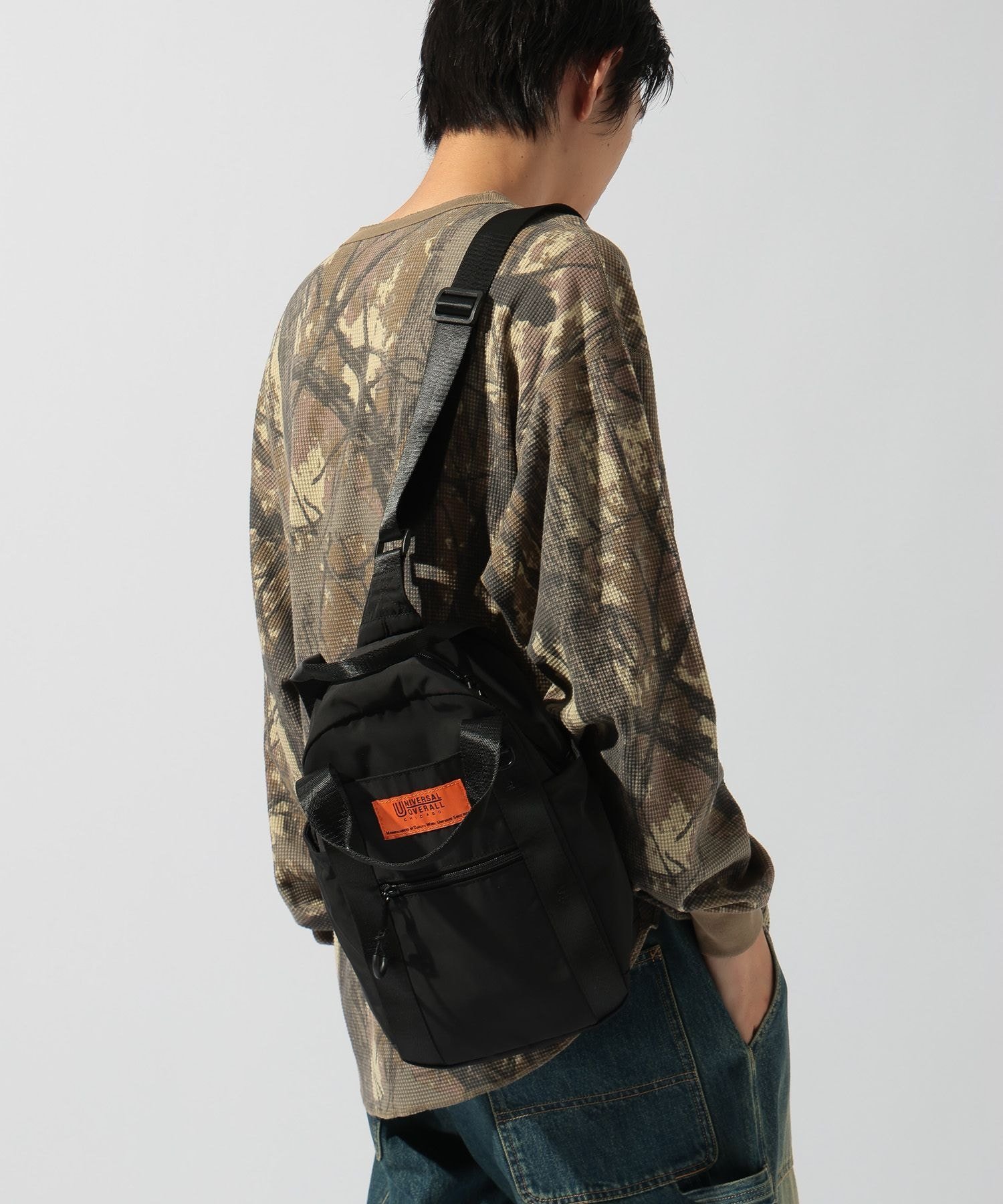 niko and ... 【UNIVERSAL OVERALL】別注 DUFFLE BODY BAG ニコアンド バッグ ボディバッグ・ウエストポーチ ブラック