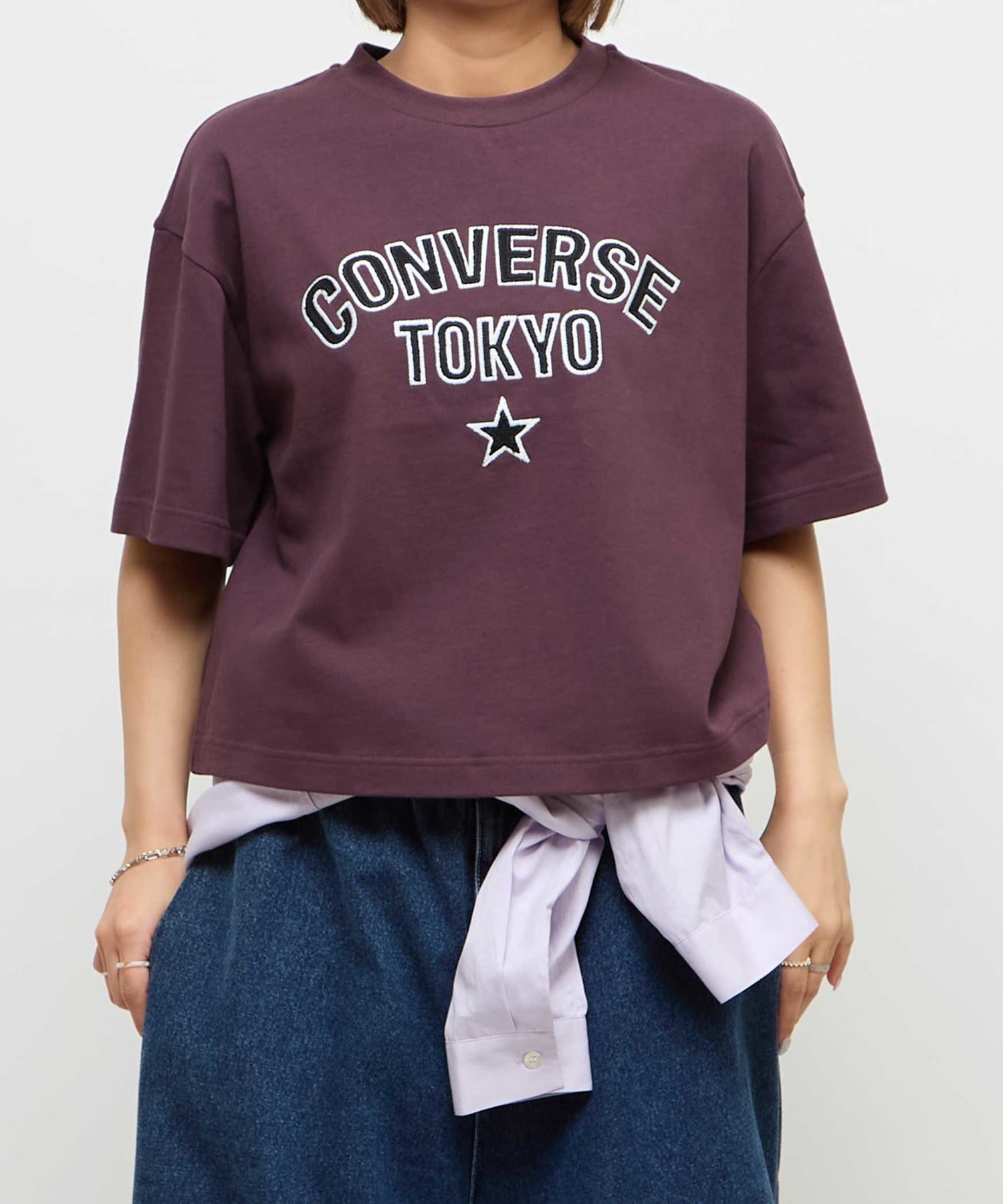 WOMEN EMBROIDERY ARCH LOGO SHORT T-SHIRT コンバーストウキョウ トップス カットソー・Tシャツ ワインレッド グレー