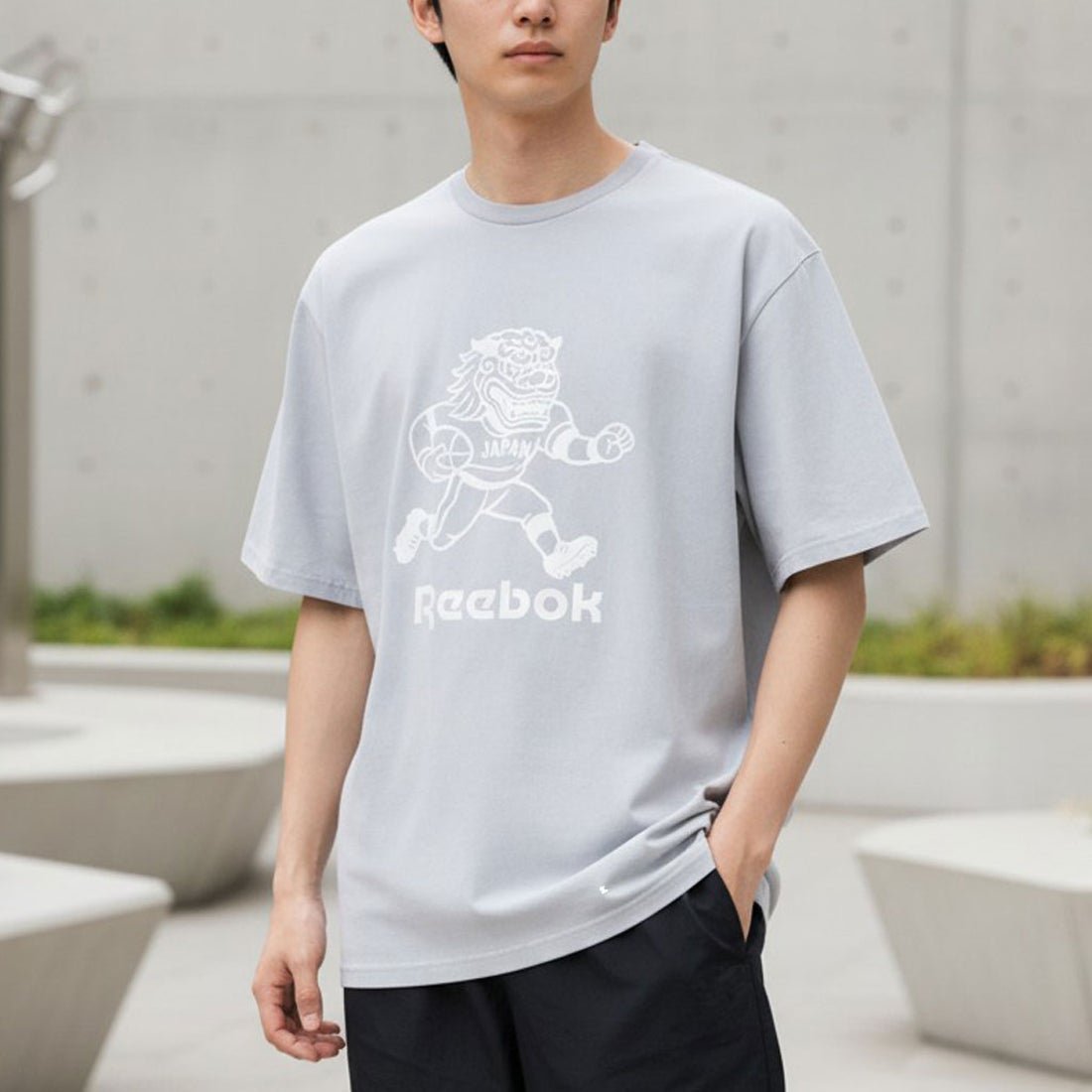 SHISHIMAI ヴィンテージ Tシャツ【日本限定モデル】 リーボック トップス カットソー・Tシャツ グリーン グレー ネイビー ブラック