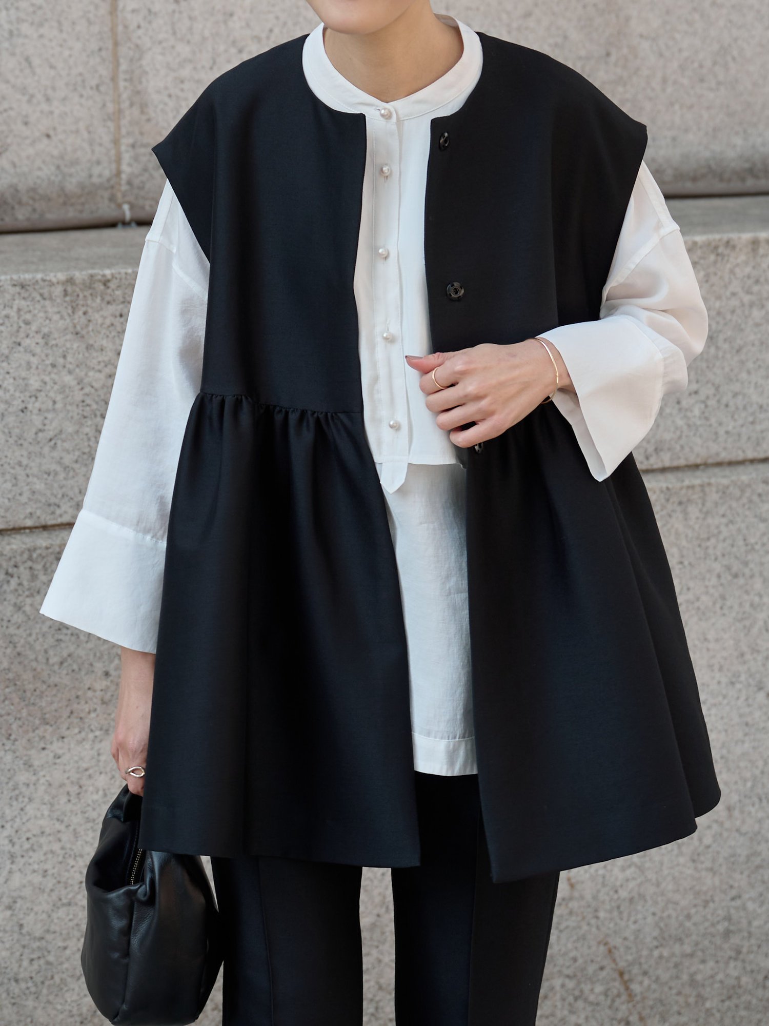 BEARDSLEY ギャザージレ ビアズリー トップス ベスト・ジレ ブラック ベージュ【送料無料】のサムネイル