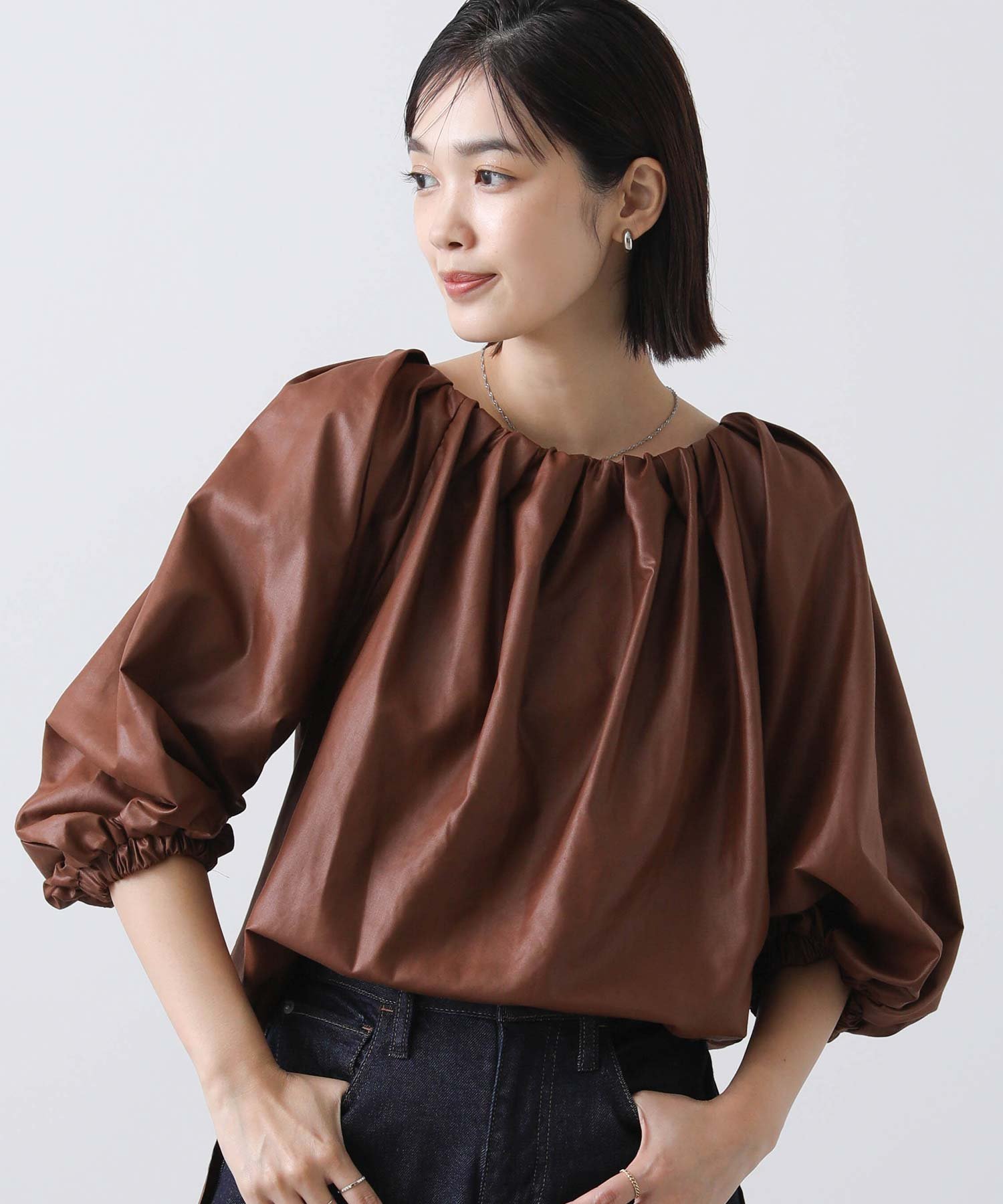 グロッシーギャザーパフブラウス グレディブリリアン トップス カットソー・Tシャツ カーキグリーン ブラウン