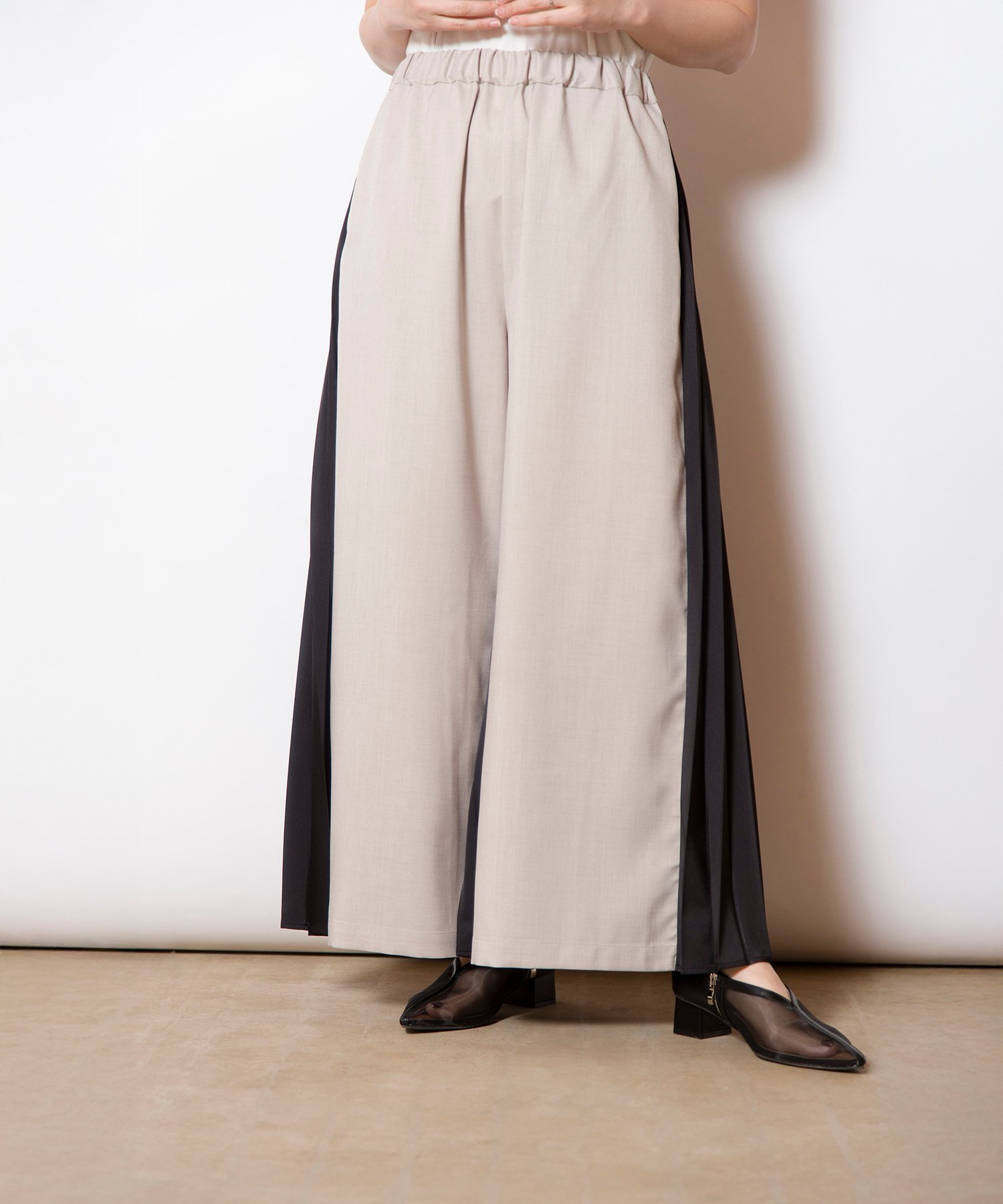 【SALE／9%OFF】OSMOSIS プリーツ切替パンツ オズモーシス パンツ その他のパンツ ベージュ グレー ブラック【送料無料】