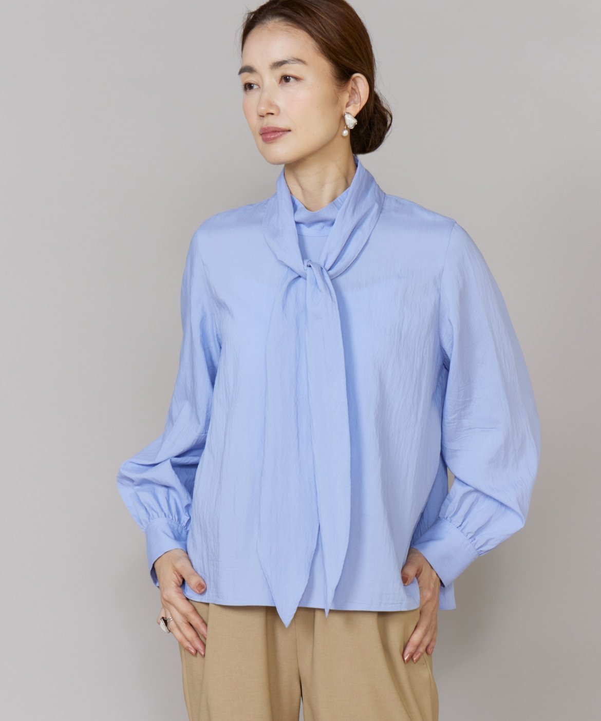 Le Souk 《大きいサイズ》ハイネックボウタイ付きブラウス イネド トップス シャツ・ブラウス ブルー