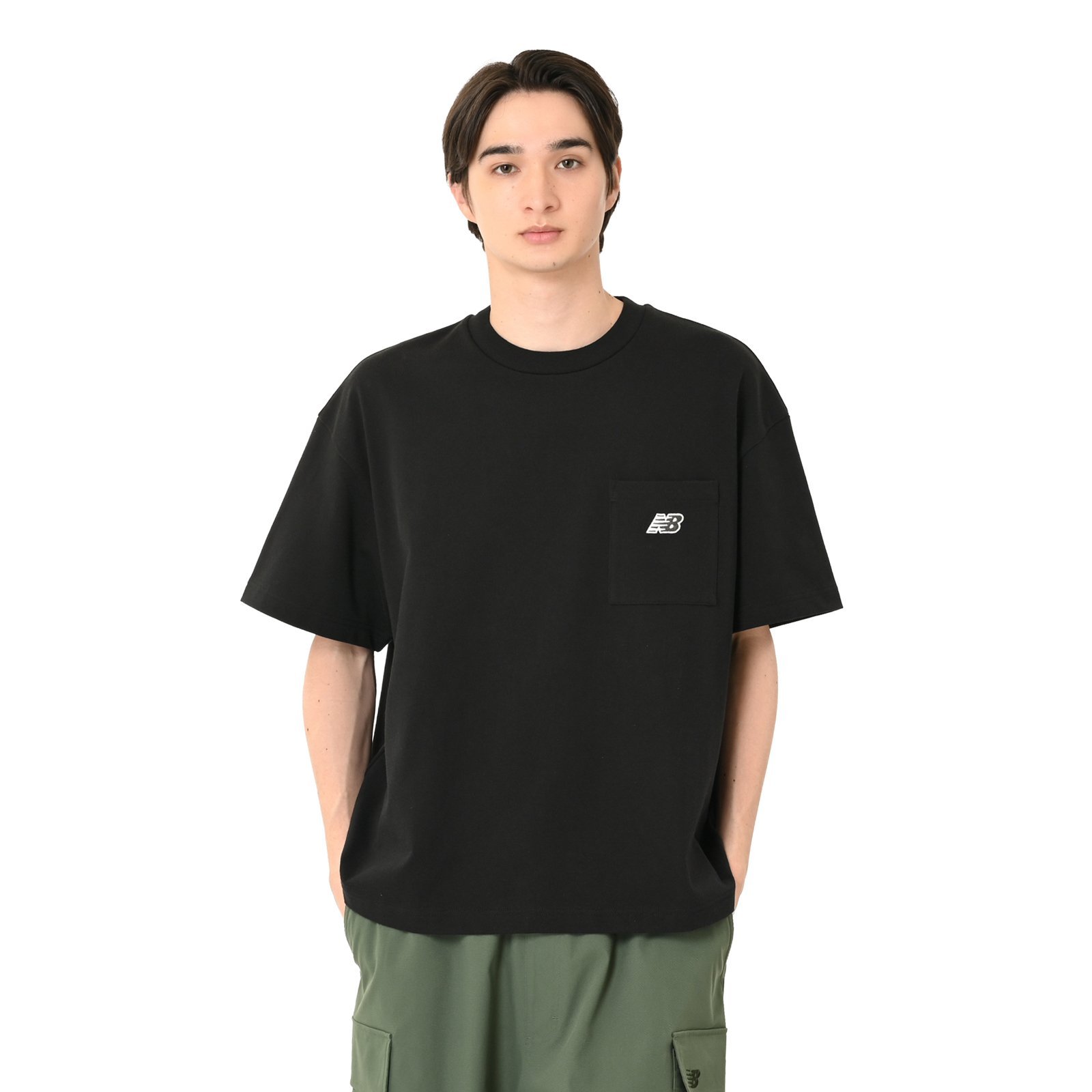 エンブロイダリードNBポケットショートスリーブTシャツ ニューバランス トップス カットソー・Tシャツ ブラック