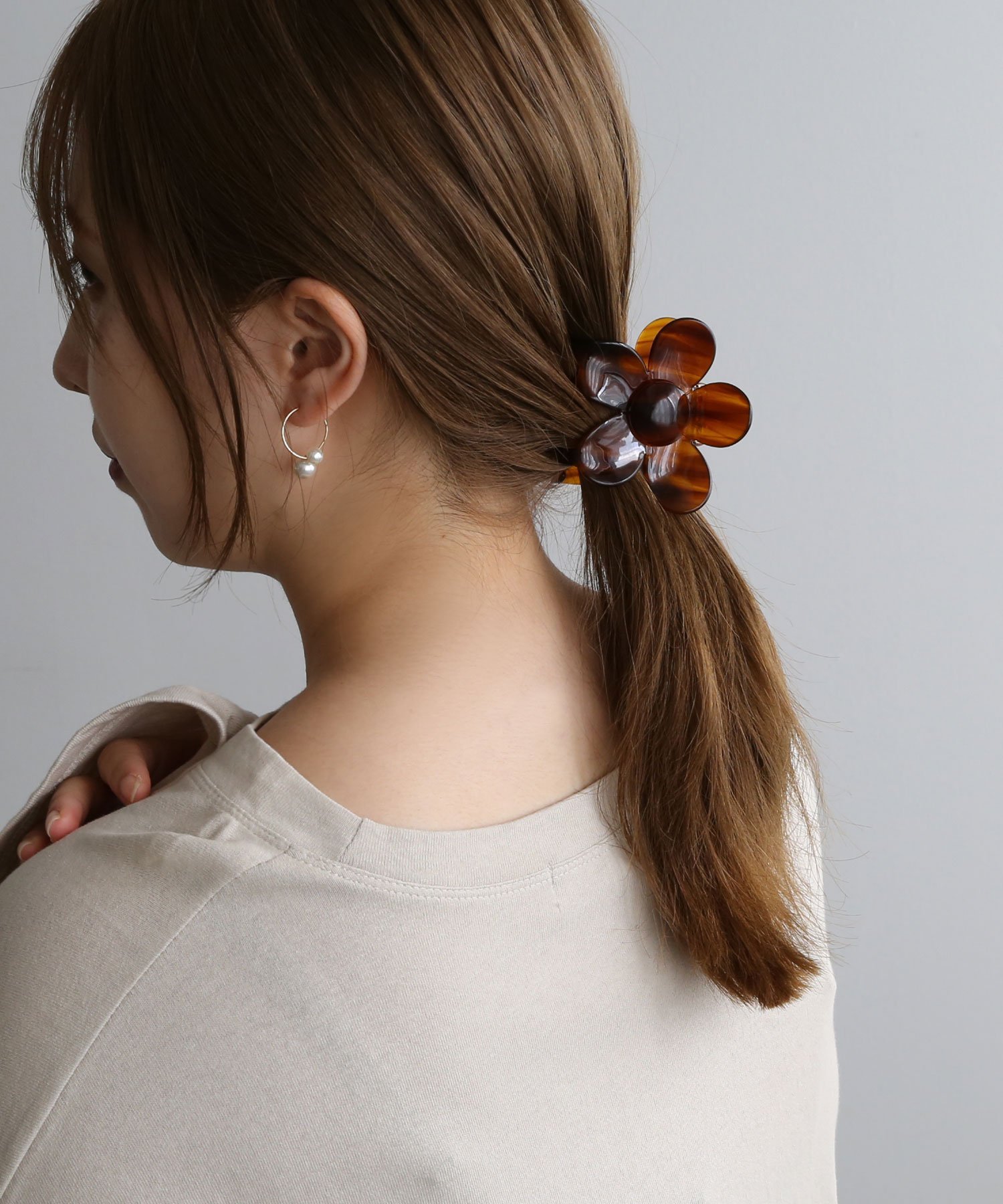colleca la マーブルフラワーバンスクリップ コレカラ ヘアアクセサリー バレッタ・ヘアクリップ・ヘアピン グレー ブラウン