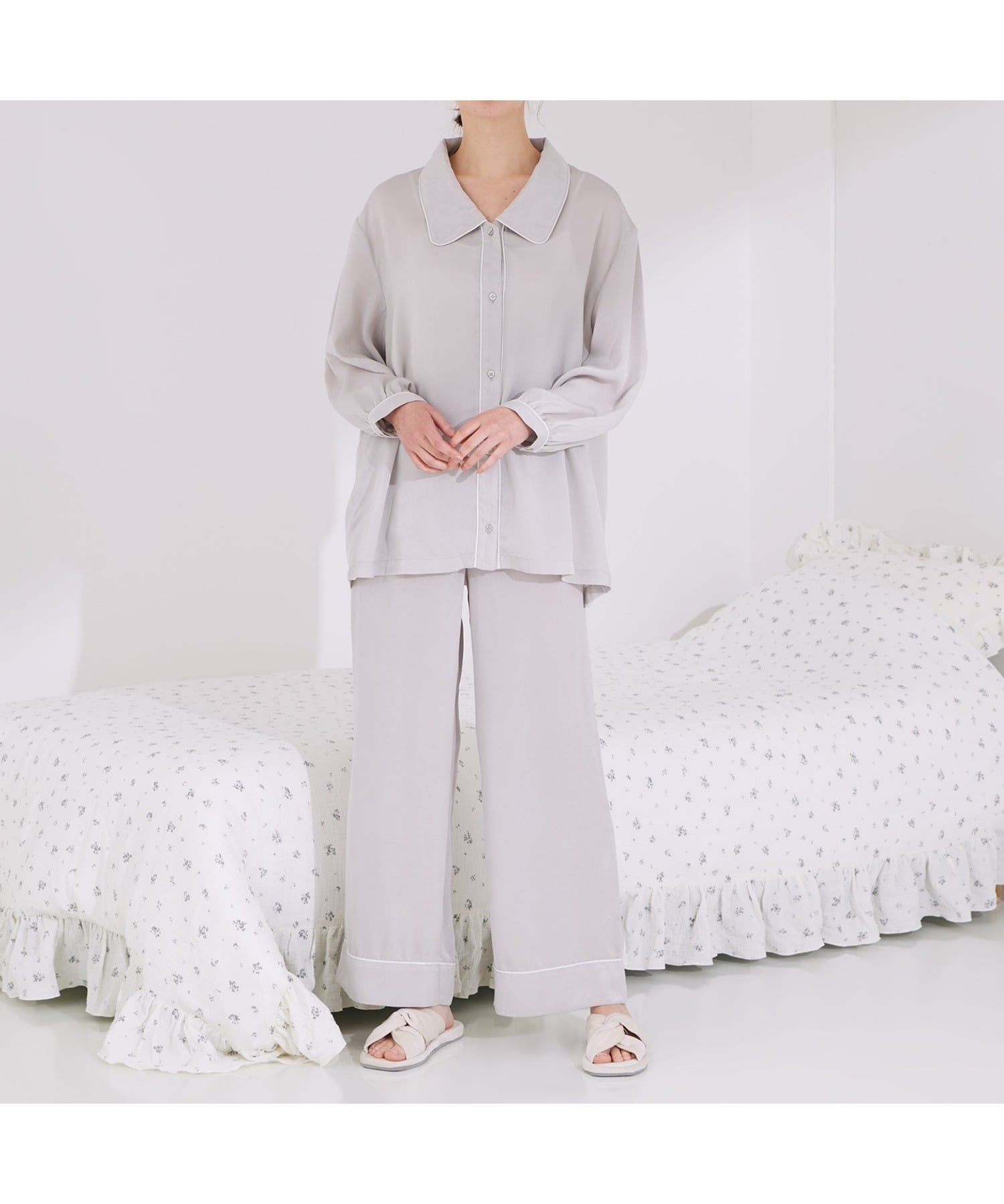 Francfranc Temperature-regulating satin pajamas, light gray, long-sleeved, top and bottom set. Francfranc innerwear/loungewear pajamas. [Free shipping]