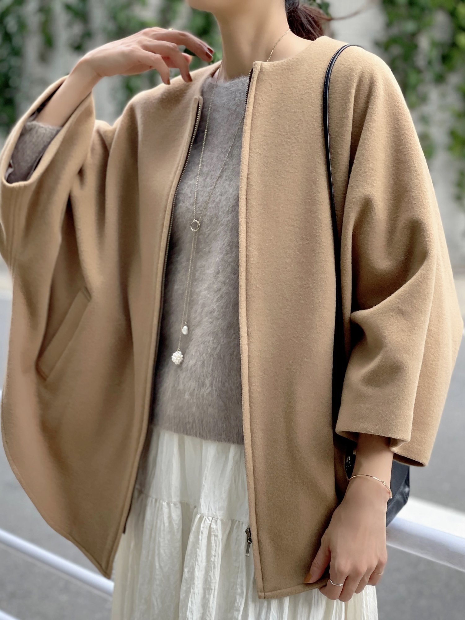 BEARDSLEY ウールポンチョコート ビアズリー トップス ベスト・ジレ ブラウン ネイビー【送料無料】のサムネイル