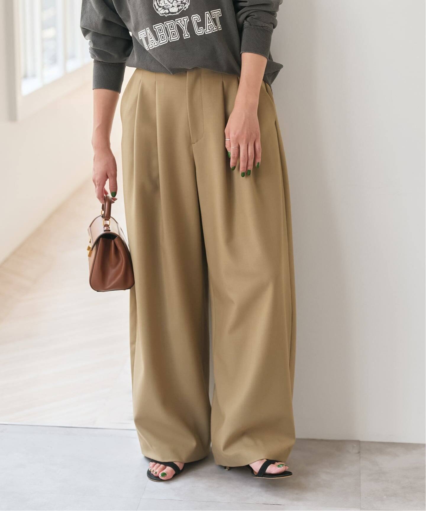 Spick & Span 《一部店舗+WEB限定》バレルシルエット2タックパンツ スピックアンドスパン パンツ その他のパンツ ベージュ ブラック【送料無料】のサムネイル