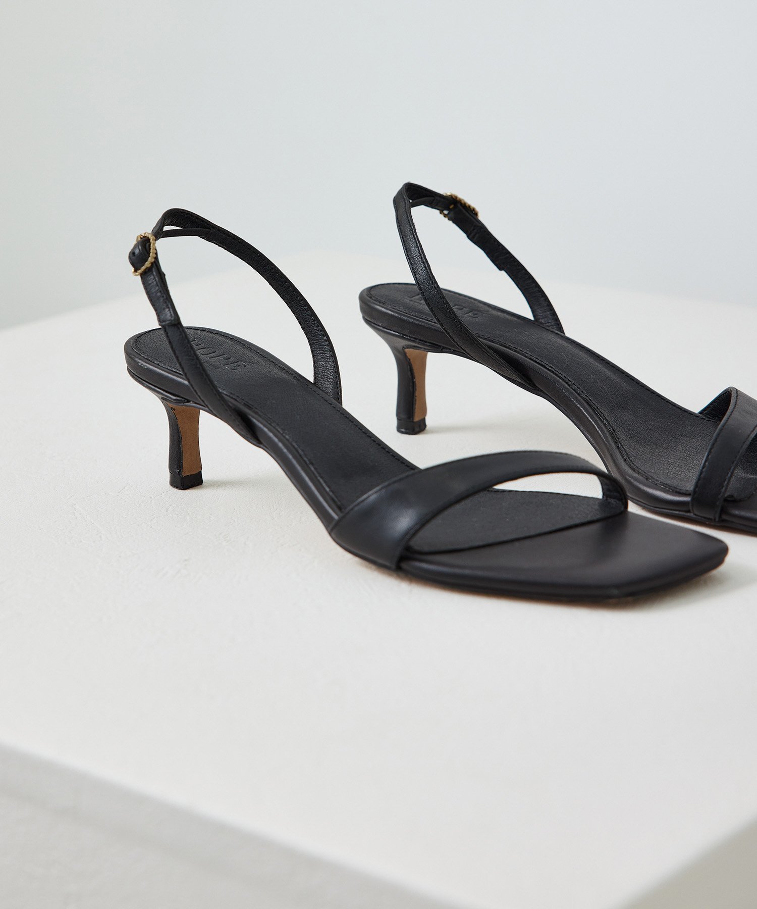 【SALE／50%OFF】ROPE' Anna Sandal (アンナ サンダル)【メディア掲載】 ロペ シューズ・靴 サンダル ブラック シルバー【送料無料】のサムネイル