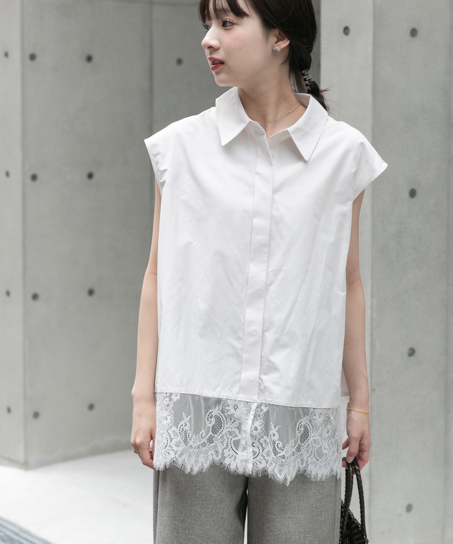 【SALE／50%OFF】URBAN RESEARCH ITEMS 裾レースノースリーブブラウス アーバンリサーチアイテムズ トップス シャツ・ブラウス ベージュ ホワイト ブラック
