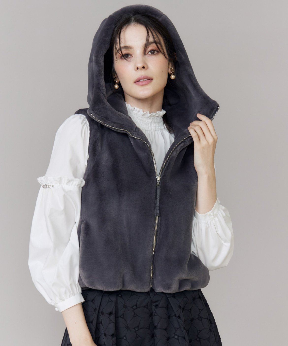 Maglie par ef-de 《大きいサイズ》ふわふわファーフーディジレ《M Maglie le cassetto》 マーリエ ル カセット ジャケット・アウター ブルゾン・ジャンパー グレー ホワイト