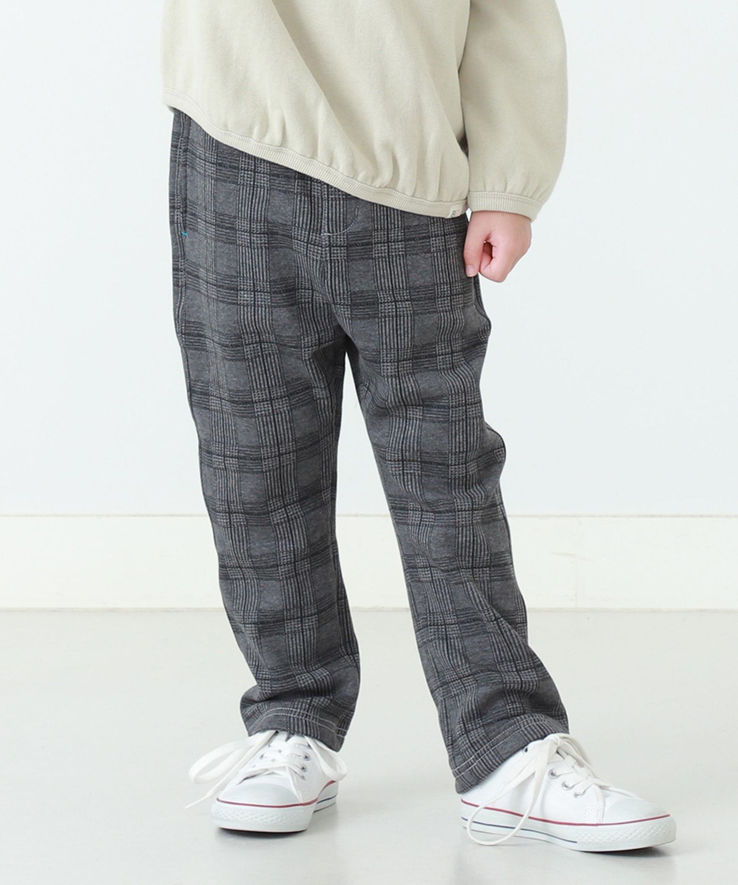 BEAMS OUTLET（ビームス アウトレット）BEAMS mini / 裏シャギー ウォームパンツ (90~150cm)寒い冬にピッタリなあったかパンツ！デイリー使いにおすすめなパンツが入荷しました。肌触りの良い裏シャギーが暖かく、真冬でもばっちり防寒ができます。ダークカラーの2色展開で合わせるトップスやアウターを選ばず、毎日でも着たくなるアイテム。くせになる優しい履き心地で今年の冬も元気に過ごせそう♪BoysModel：H111(cm)Size：110※店舗での販売日とずれが生じる場合がございます。※アイテムサイズは商品サンプルを採寸しているため、実際の商品と多少の誤差が生じる場合がございます。※画像の商品はサンプルのため、実際の商品と仕様が異なる場合がございます。※画像の商品はサンプルのため、Size：110cmで撮影しております。※90~120cmサイズは、ブランドネームカラー：オフホワイトです。※130~150cmサイズは、ブランドネームカラー：ネイビーです。BEAMSmini/ビームスミニ”BEAMSの安心感や信頼感を子供服に”という願いから生まれた。大人のスタイルの押し付けではなく、子どもたちが好きなものを選んで楽しむことを大切に、3ー7歳向けの”やんちゃなスタイル”と8ー12歳向けの”少しおませなBoys&Girlsスタイル”を提案します。型番：45-23-0095-443-17-14 GU8058【採寸】サイズウエスト股上股下すそ周りもも周りヒップ9046.0~60.0cm23.3cm32.7cm24.2cm35.2cm61.6cm10048.0~62.0cm24.2cm36.1cm26.0cm36.6cm64.2cm11049.0~63.0cm25.7cm40.8cm28.8cm38.8cm71.0cm12051.6~65.6cm26.2cm46.8cm30.0cm44.2cm73.4cm13053.0~67.0cm28.2cm51.5cm31.6cm44.6cm77.8cm14056.0~70.0cm30.2cm56.3cm33.0cm46.8cm79.8cm15059.0~73.0cm31.4cm62.2cm35.2cm49.8cm83.8cm商品のサイズについて【商品詳細】中国製素材：本体：ポリエステル61％　綿36％　ポリウレタン3％　別布：ナイロン87％　ポリウレタン13％サイズ：90、100、110、120、130、140、150※画面上と実物では多少色具合が異なって見える場合もございます。ご了承ください。商品のカラーについて 【予約商品について】 ※「先行予約販売中」「予約販売中」をご注文の際は予約商品についてをご確認ください。BEAMS OUTLET（ビームス アウトレット）BEAMS mini / 裏シャギー ウォームパンツ (90~150cm)寒い冬にピッタリなあったかパンツ！デイリー使いにおすすめなパンツが入荷しました。肌触りの良い裏シャギーが暖かく、真冬でもばっちり防寒ができます。ダークカラーの2色展開で合わせるトップスやアウターを選ばず、毎日でも着たくなるアイテム。くせになる優しい履き心地で今年の冬も元気に過ごせそう♪BoysModel：H111(cm)Size：110※店舗での販売日とずれが生じる場合がございます。※アイテムサイズは商品サンプルを採寸しているため、実際の商品と多少の誤差が生じる場合がございます。※画像の商品はサンプルのため、実際の商品と仕様が異なる場合がございます。※画像の商品はサンプルのため、Size：110cmで撮影しております。※90~120cmサイズは、ブランドネームカラー：オフホワイトです。※130~150cmサイズは、ブランドネームカラー：ネイビーです。BEAMSmini/ビームスミニ”BEAMSの安心感や信頼感を子供服に”という願いから生まれた。大人のスタイルの押し付けではなく、子どもたちが好きなものを選んで楽しむことを大切に、3ー7歳向けの”やんちゃなスタイル”と8ー12歳向けの”少しおませなBoys&Girlsスタイル”を提案します。型番：45-23-0095-443-17-14 GU8058【採寸】サイズウエスト股上股下すそ周りもも周りヒップ9046.0~60.0cm23.3cm32.7cm24.2cm35.2cm61.6cm10048.0~62.0cm24.2cm36.1cm26.0cm36.6cm64.2cm11049.0~63.0cm25.7cm40.8cm28.8cm38.8cm71.0cm12051.6~65.6cm26.2cm46.8cm30.0cm44.2cm73.4cm13053.0~67.0cm28.2cm51.5cm31.6cm44.6cm77.8cm14056.0~70.0cm30.2cm56.3cm33.0cm46.8cm79.8cm15059.0~73.0cm31.4cm62.2cm35.2cm49.8cm83.8cm商品のサイズについて【商品詳細】中国製素材：本体：ポリエステル61％　綿36％　ポリウレタン3％　別布：ナイロン87％　ポリウレタン13％サイズ：90、100、110、120、130、140、150※画面上と実物では多少色具合が異なって見える場合もございます。ご了承ください。商品のカラーについて 【予約商品について】 ※「先行予約販売中」「予約販売中」をご注文の際は予約商品についてをご確認ください。■重要なお知らせ※ 当店では、ギフト配送サービス及びラッピングサービスを行っておりません。ご注文者様とお届け先が違う場合でも、タグ（値札）付「納品書 兼 返品連絡票」同梱の状態でお送り致しますのでご了承ください。 ラッピング・ギフト配送について※ 2点以上ご購入の場合、全ての商品が揃い次第一括でのお届けとなります。お届け予定日の異なる商品をお買い上げの場合はご注意下さい。お急ぎの商品がございましたら分けてご購入いただきますようお願い致します。発送について ※ 買い物カートに入れるだけでは在庫確保されませんのでお早めに購入手続きをしてください。当店では在庫を複数サイトで共有しているため、同時にご注文があった場合、売切れとなってしまう事がございます。お手数ですが、ご注文後に当店からお送りする「ご注文内容の確認メール」をご確認ください。ご注文の確定について ※ Rakuten Fashionの商品ページに記載しているメーカー希望小売価格は、楽天市場「商品価格ナビ」に登録されている価格に準じています。 商品の価格についてBEAMS OUTLETBEAMS OUTLETのその他のパンツパンツご注文・お届けについて発送ガイドラッピンググッズ3,980円以上送料無料ご利用ガイド