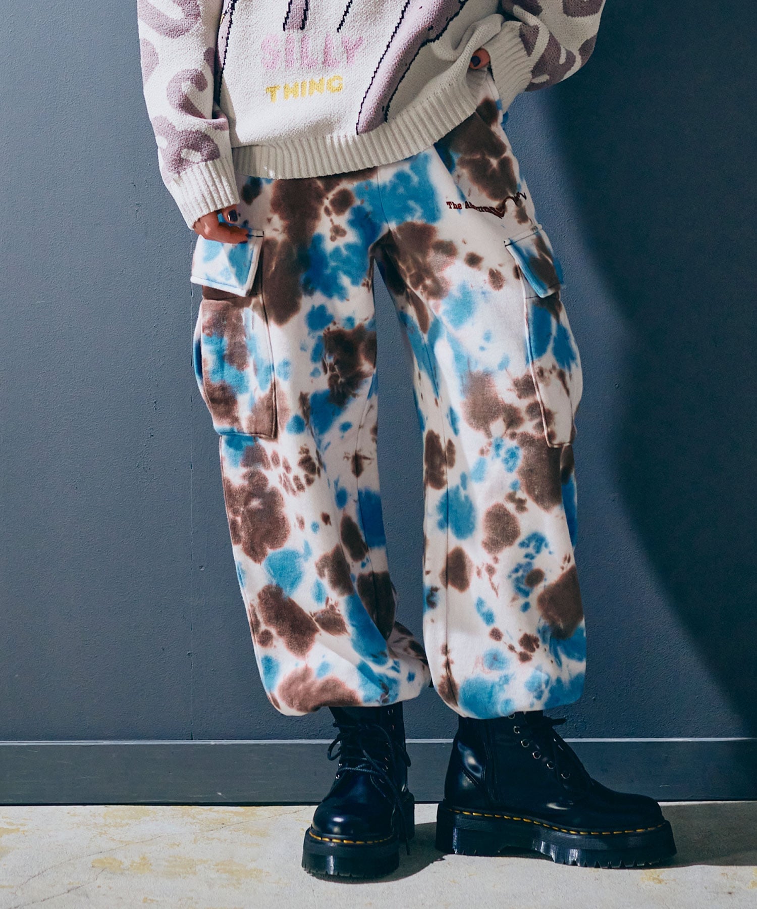 RNA R4277 エフェクトダイカーゴスウェットパンツ アールエヌエー パンツ ジャージ・スウェットパンツ オレンジ ブルー