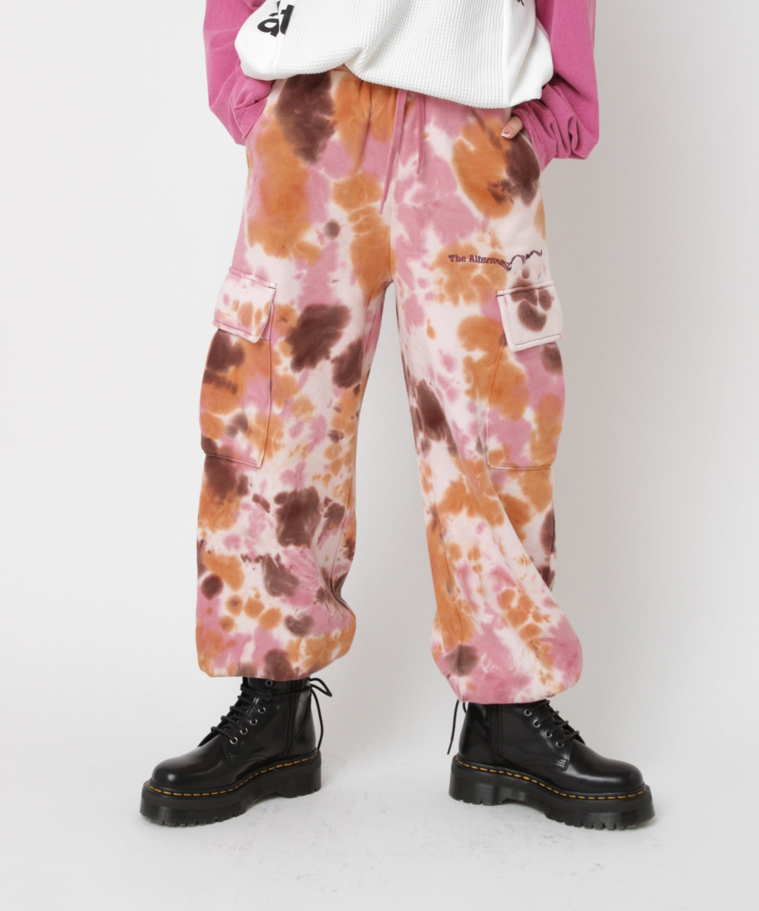 RNA R4277 エフェクトダイカーゴスウェットパンツ アールエヌエー パンツ ジャージ・スウェットパンツ オレンジ ブルー