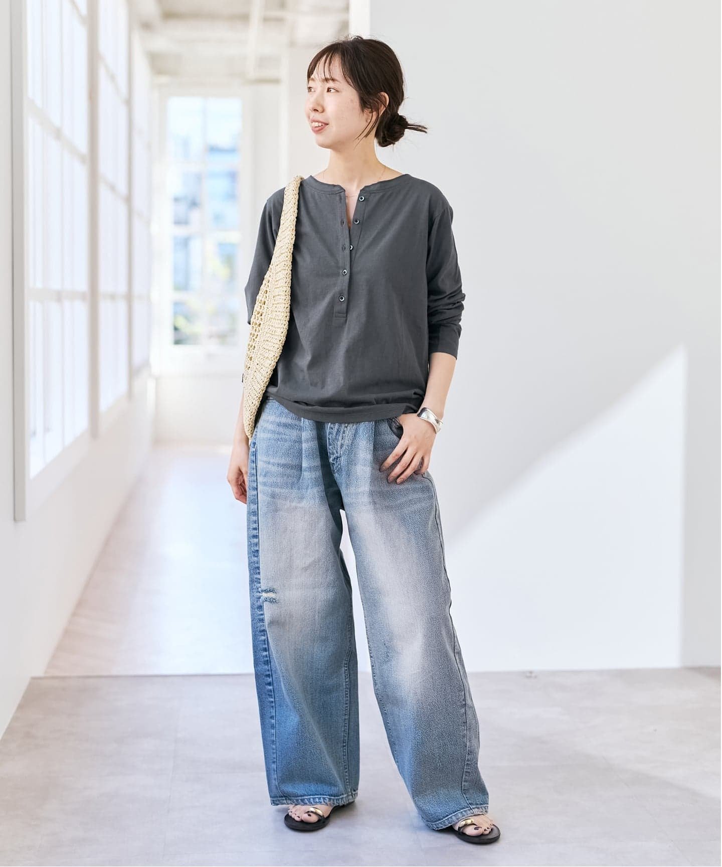 Spick & Span リネン混ヘンリーネックTシャツ スピックアンドスパン トップス カットソー・Tシャツ グレー ホワイト