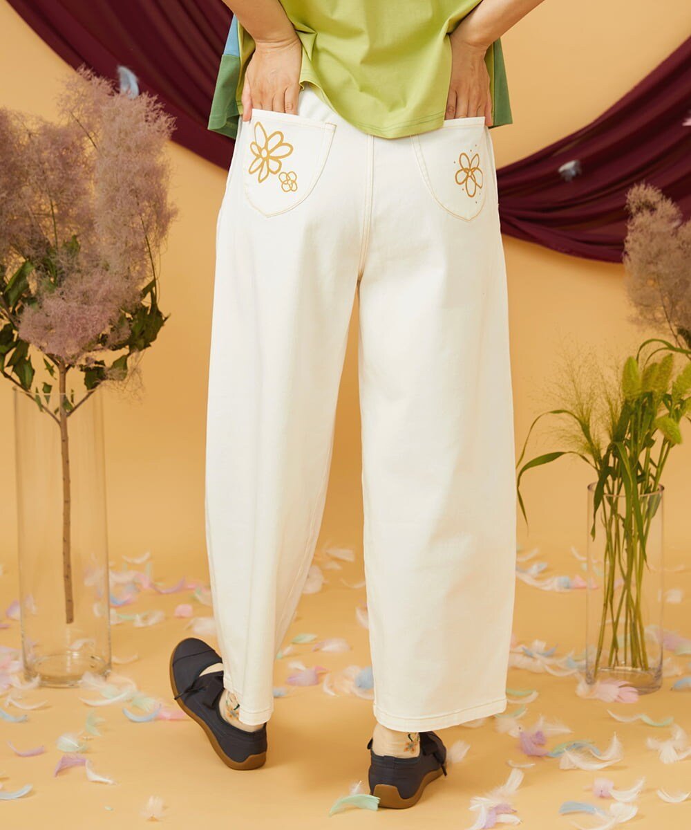 Jocomomola カツラギカーブシルエットパンツ ホコモモラ パンツ その他のパンツ ホワイト