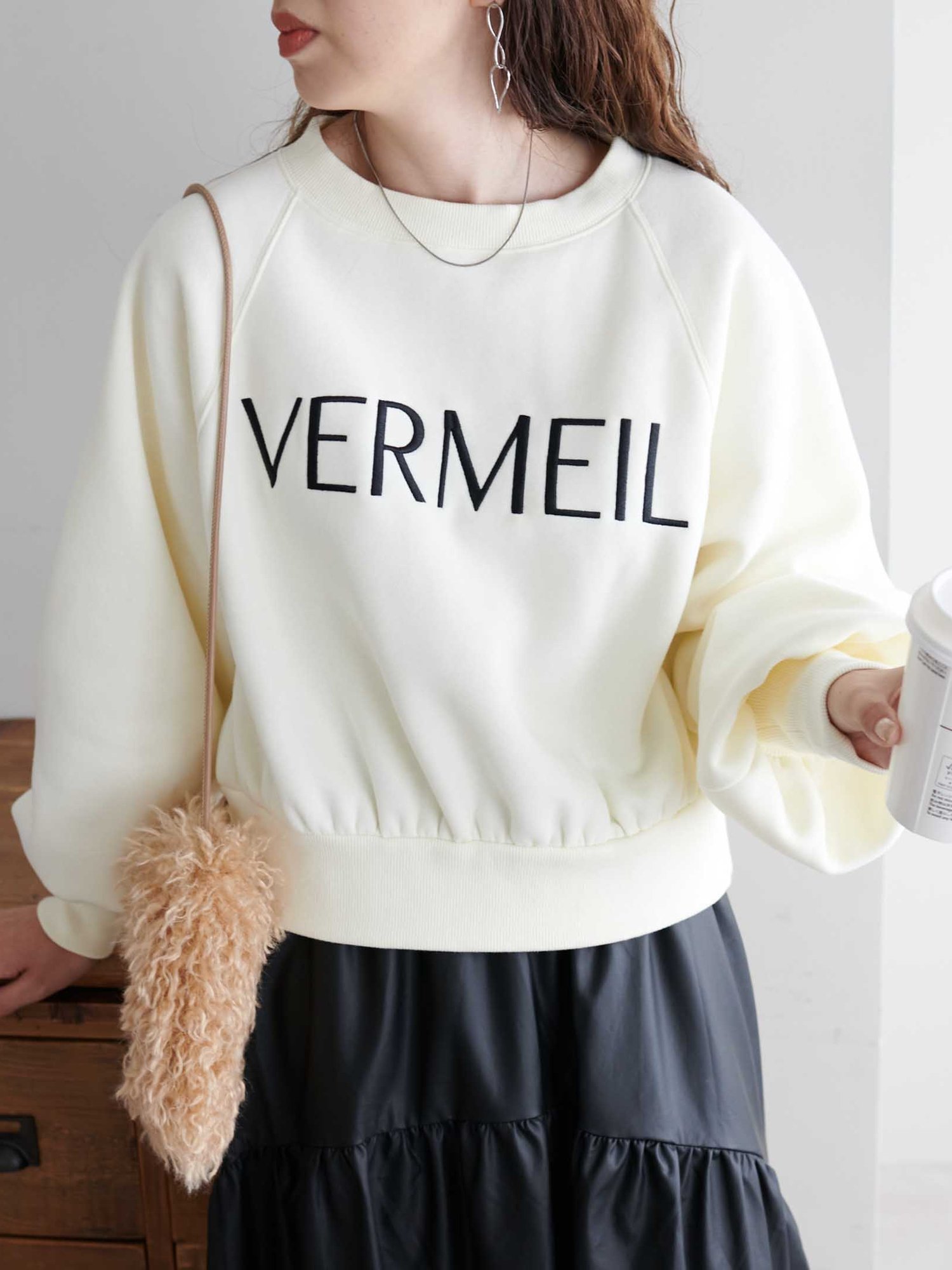 Discoat アソート刺繍ロゴショート丈スウェット ディスコート トップス カットソー・Tシャツ ホワイト ベージュ ブラウン グレー【送料無料】のサムネイル